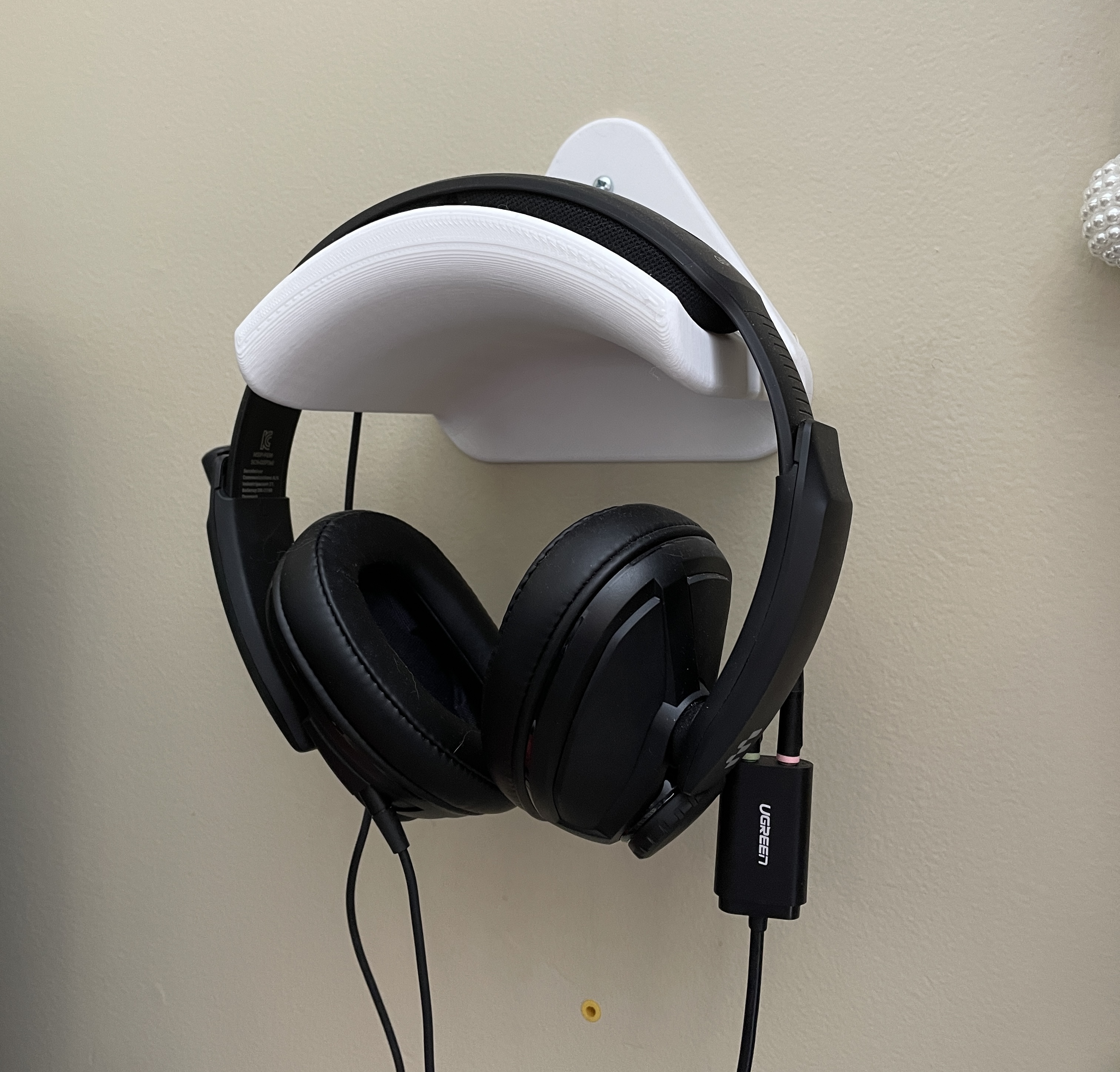 Headset wall mount