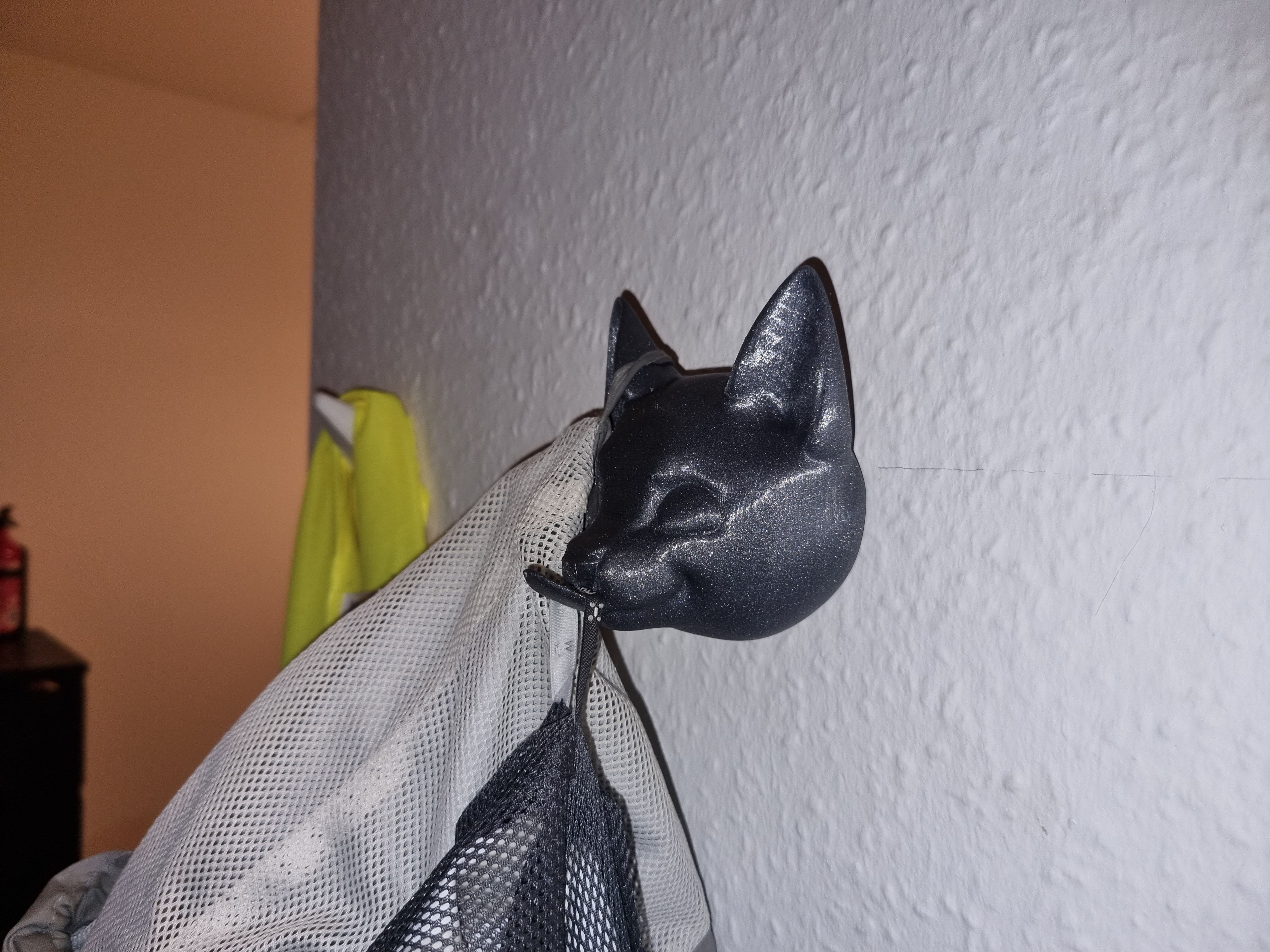 Billy the helpful cat coat hanger