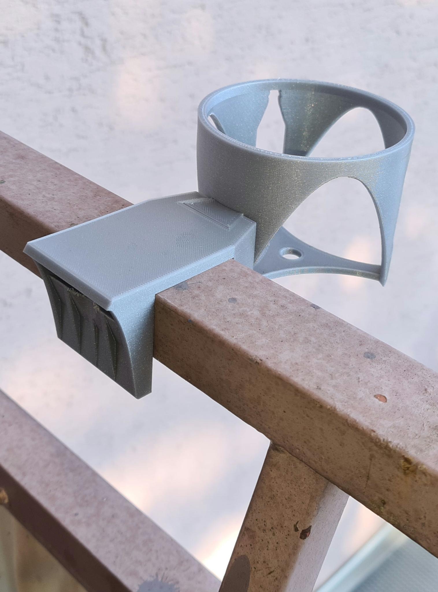Parametric moveable bottle holder — thumbnail 2