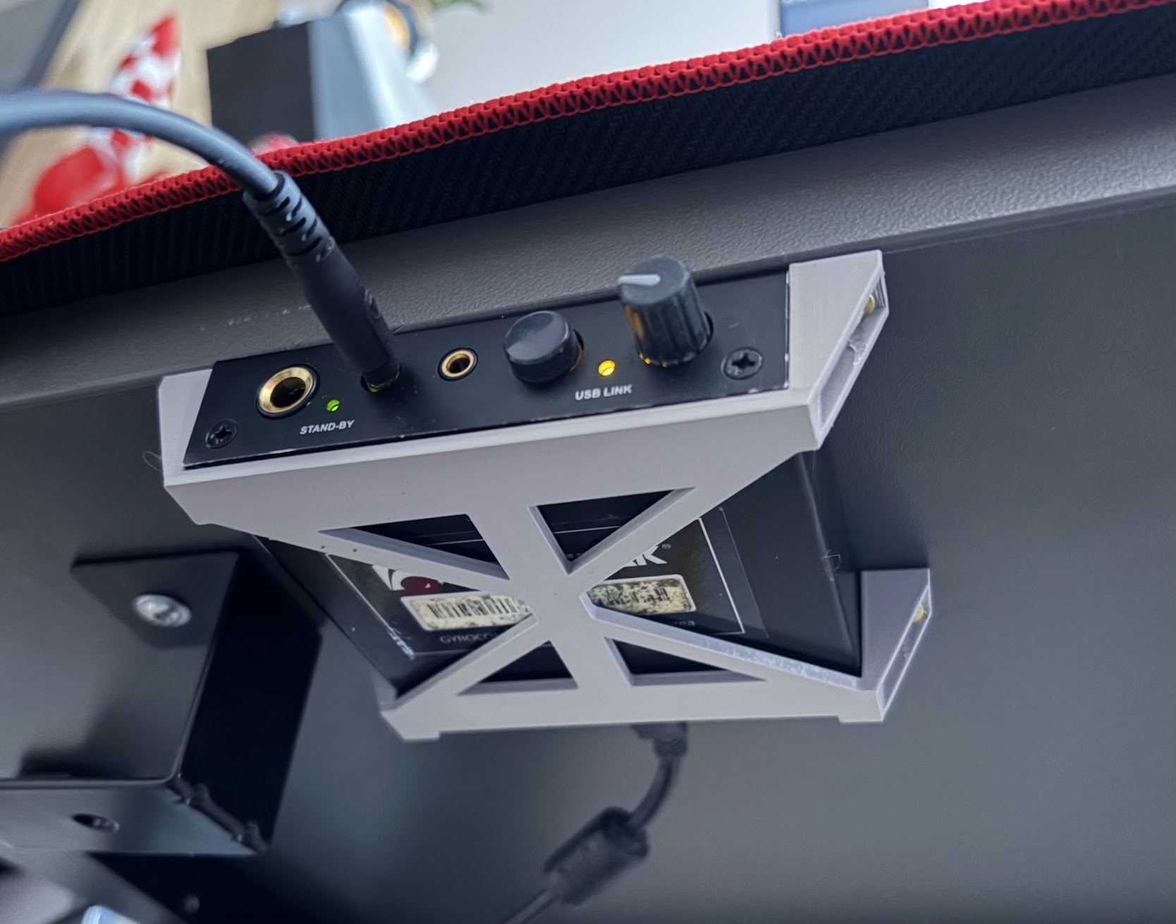 Audiotrak ProdigyCube table mount