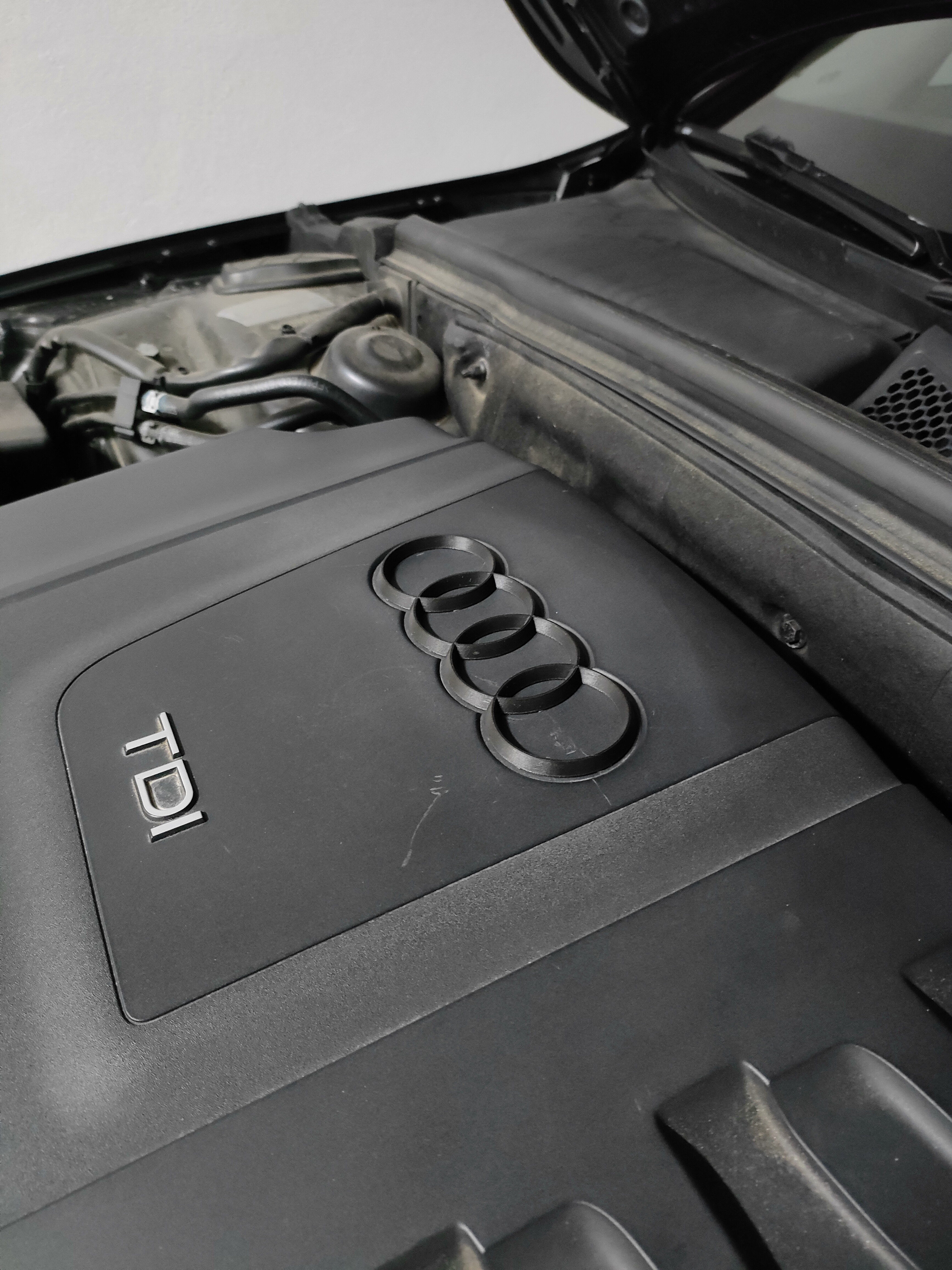 Audi A4 B8 engine cover emblem