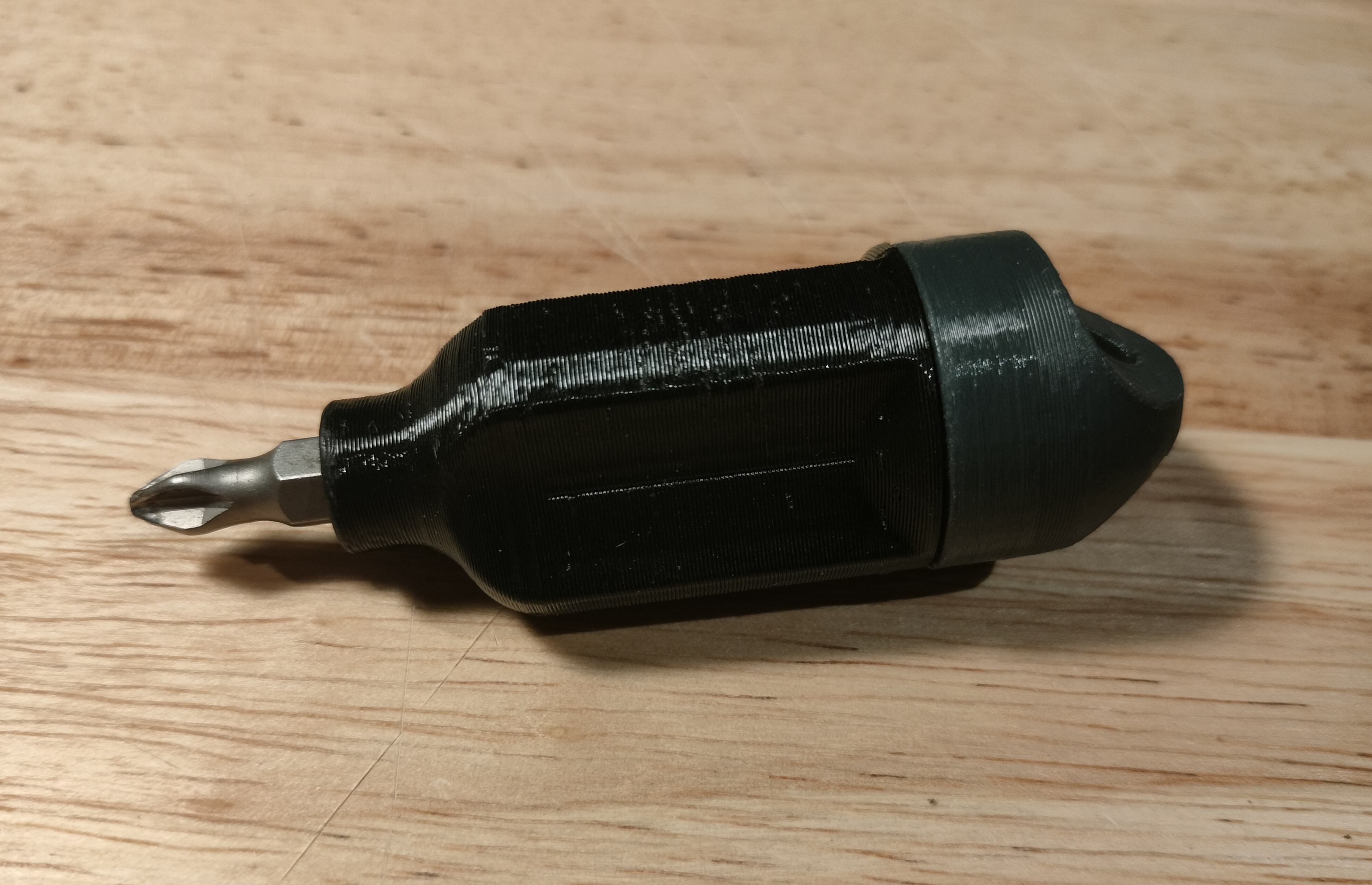 Keychain screwdriver - 6(+1) bit storage