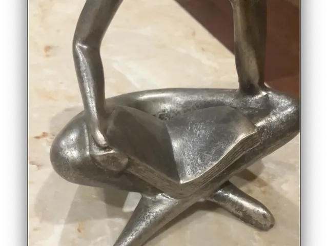 Reading Guy With Flouting Head