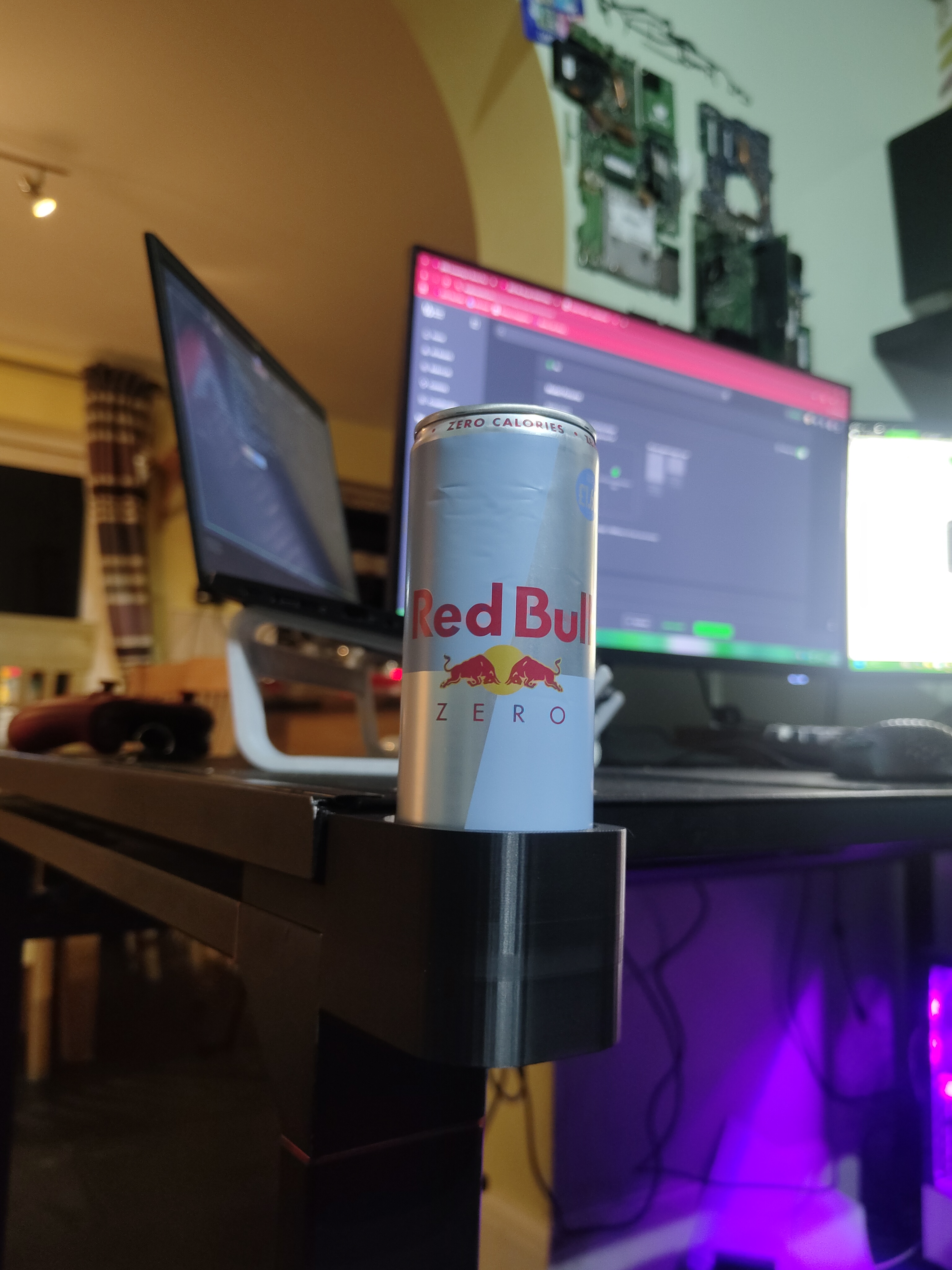 Secretlabs Magnus redbull holder