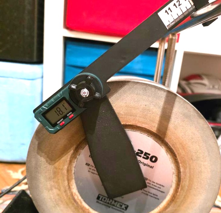 Angle adjuster for Tormek T8 - including a digital version!