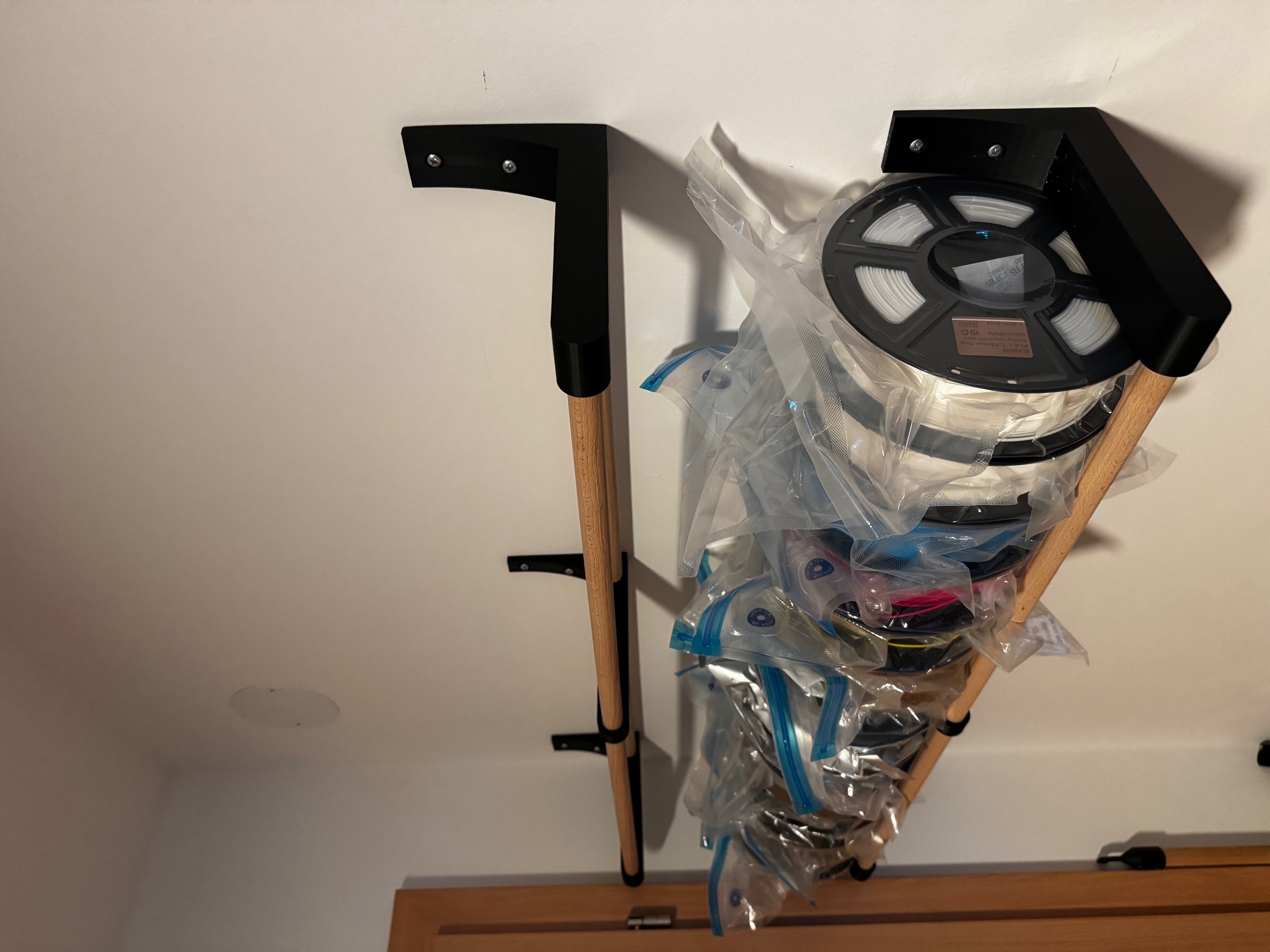 Modularer Filamenthalter / Wandregal für Filamentrollen