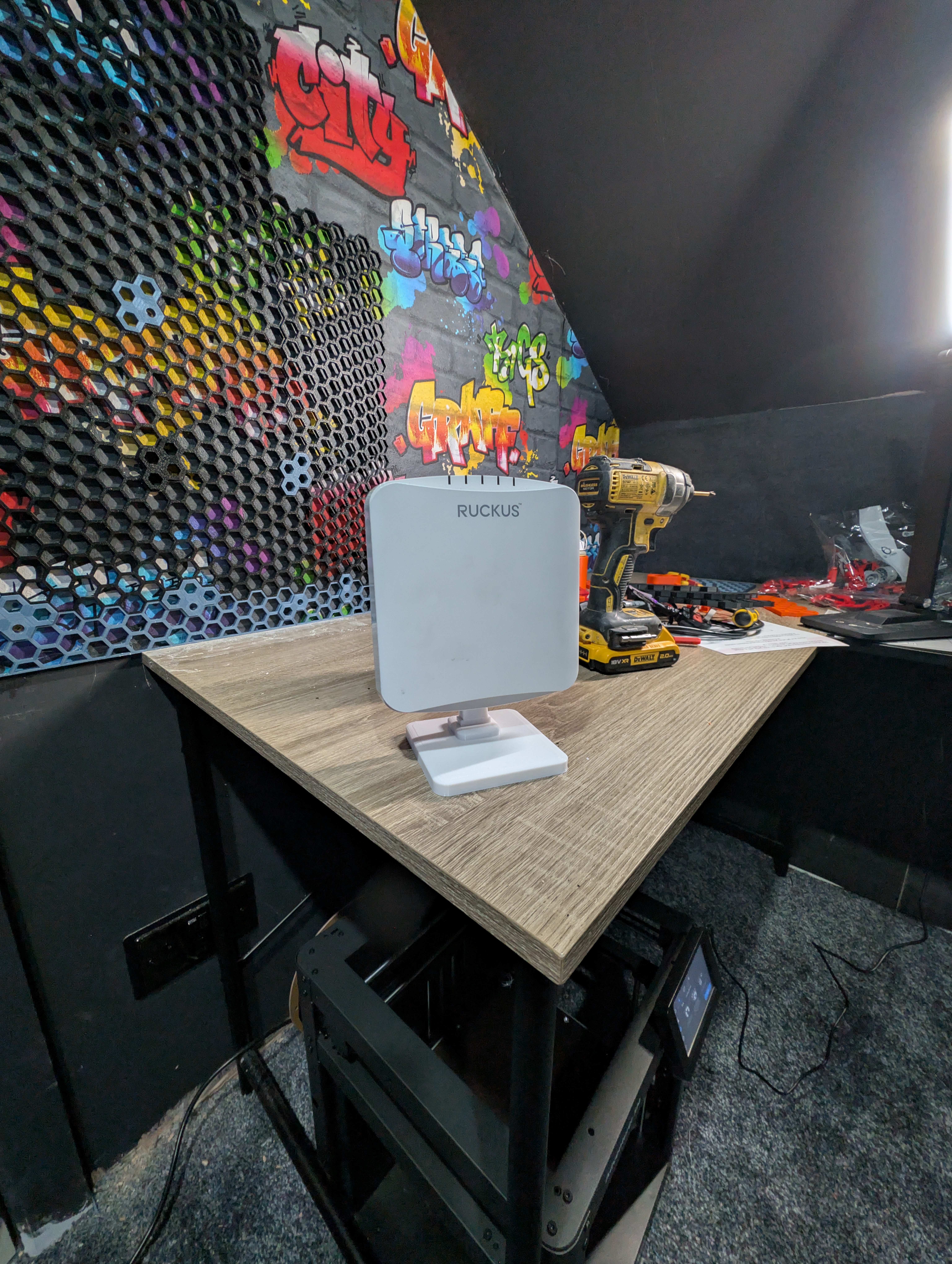 Ruckus R300 Series Wireless Access Point Desk Stand