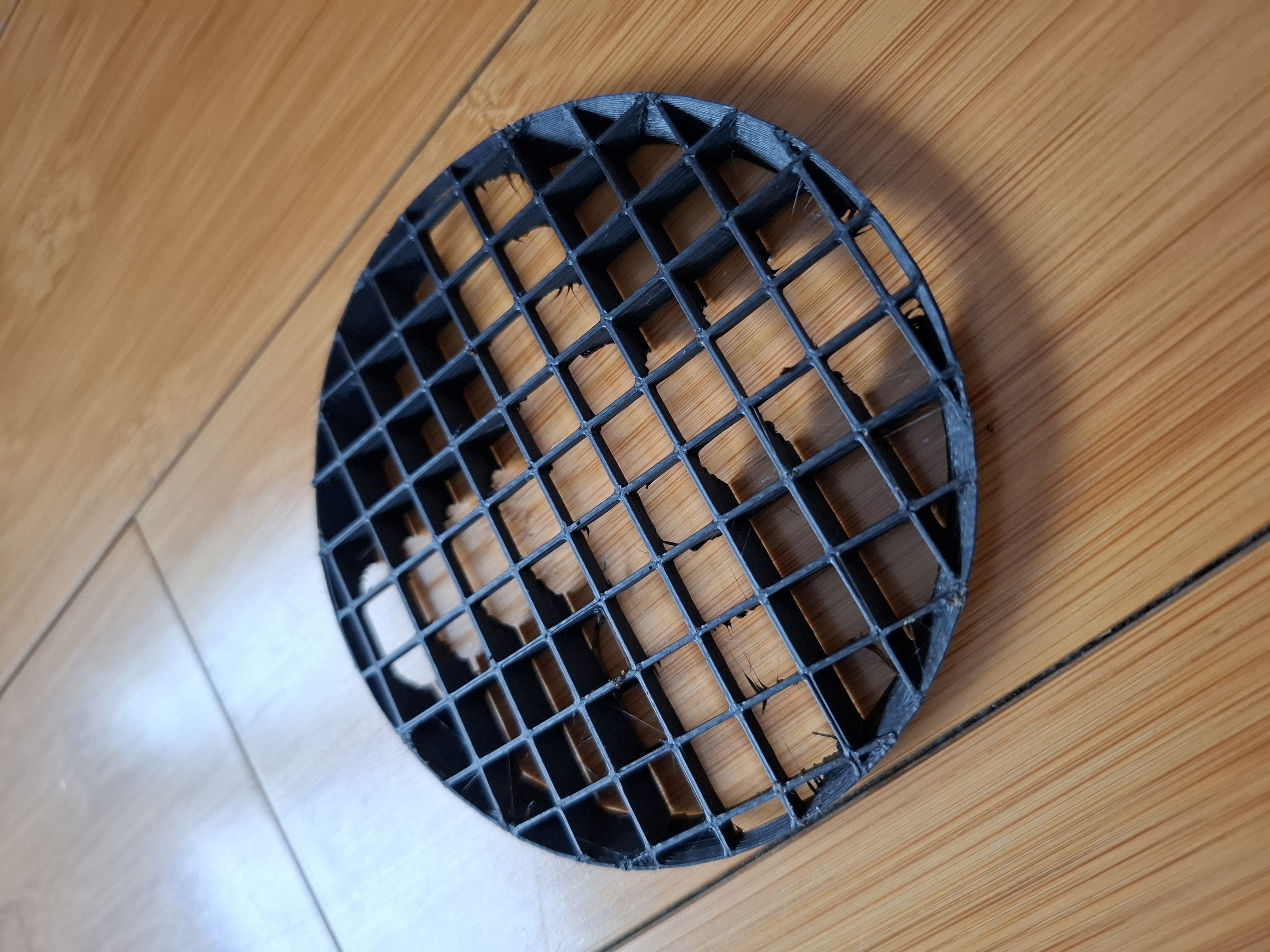 Plant pot spacer with draining holes