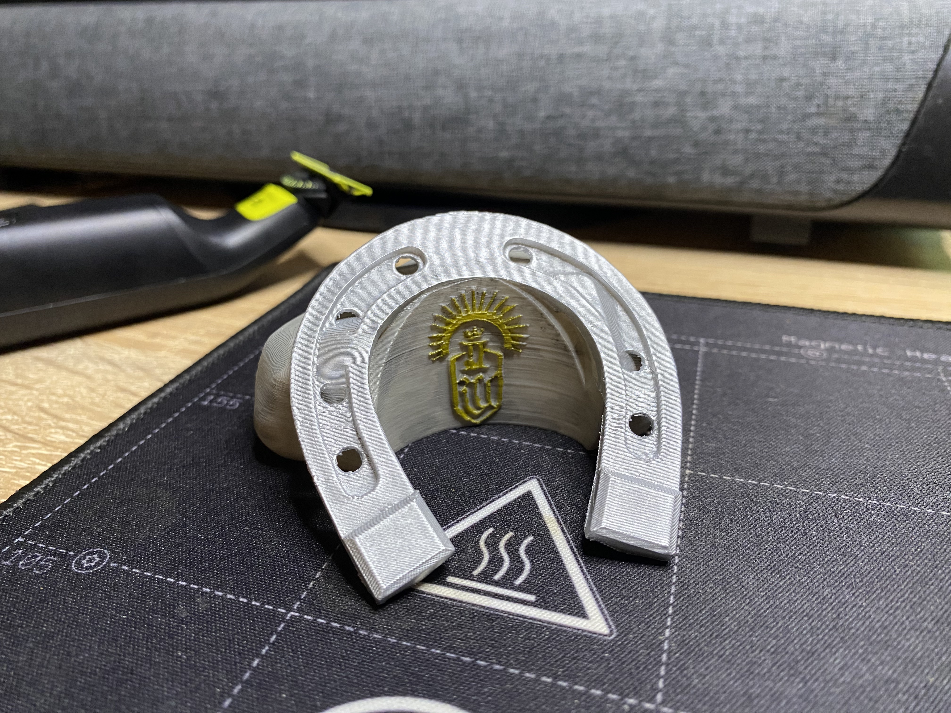 Horseshoe stand for OneBlade