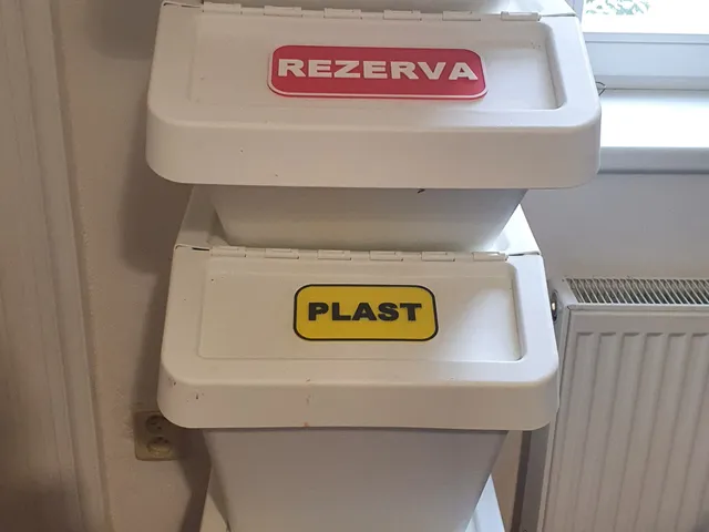 Cedule na tříděný a netříděný odpad