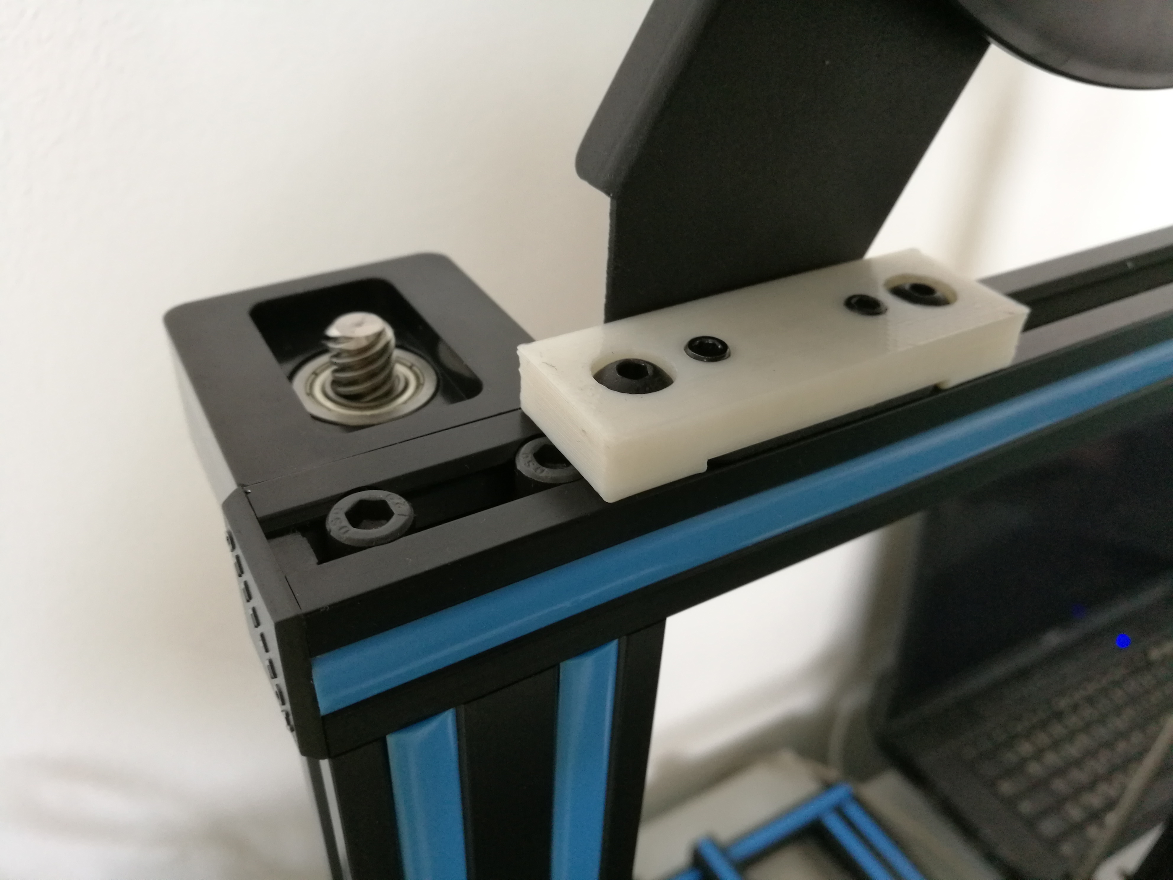 Customizable adapter for spool holder for ALU profile