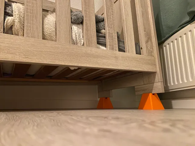 Stilts for baby-bed