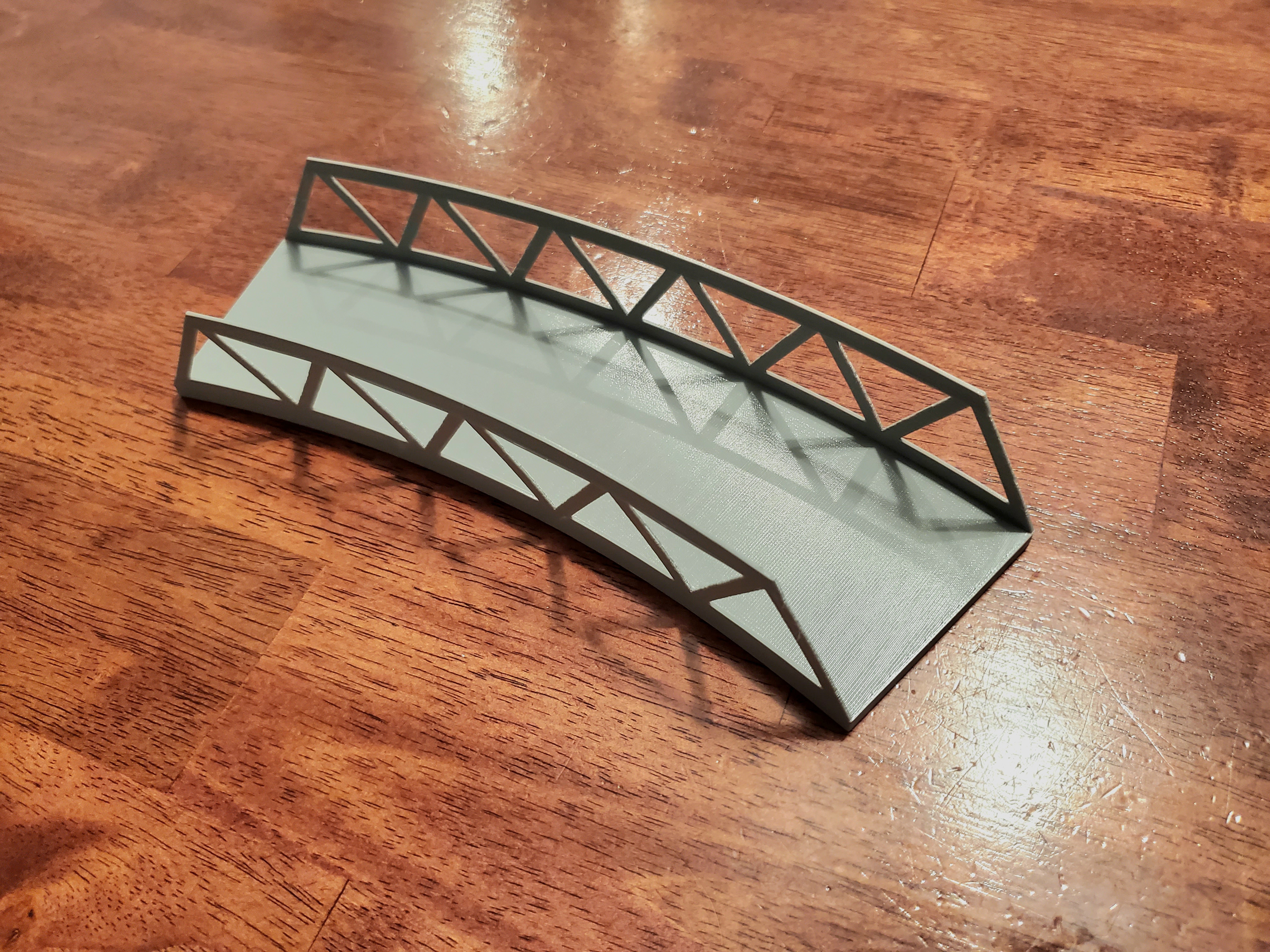 Curved truss bridge for HO trains