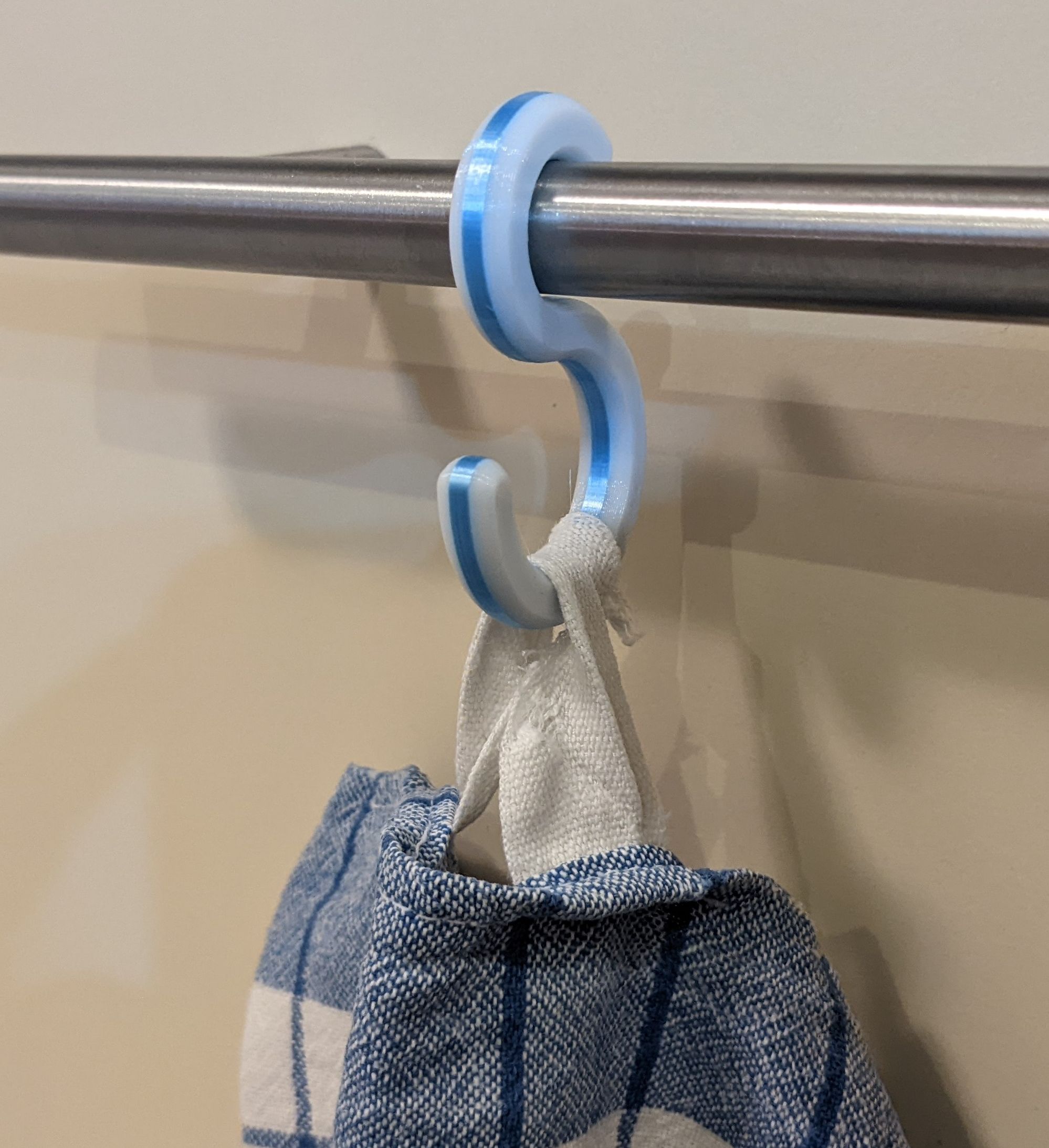 Hook for 10mm, 12mm (1/2 inch) and 14mm steel rail handles