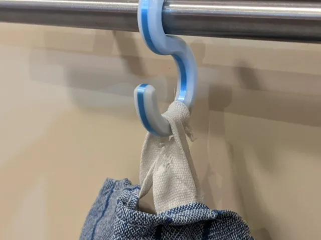 Hook for 10mm, 12mm (1/2 inch) and 14mm steel rail handles