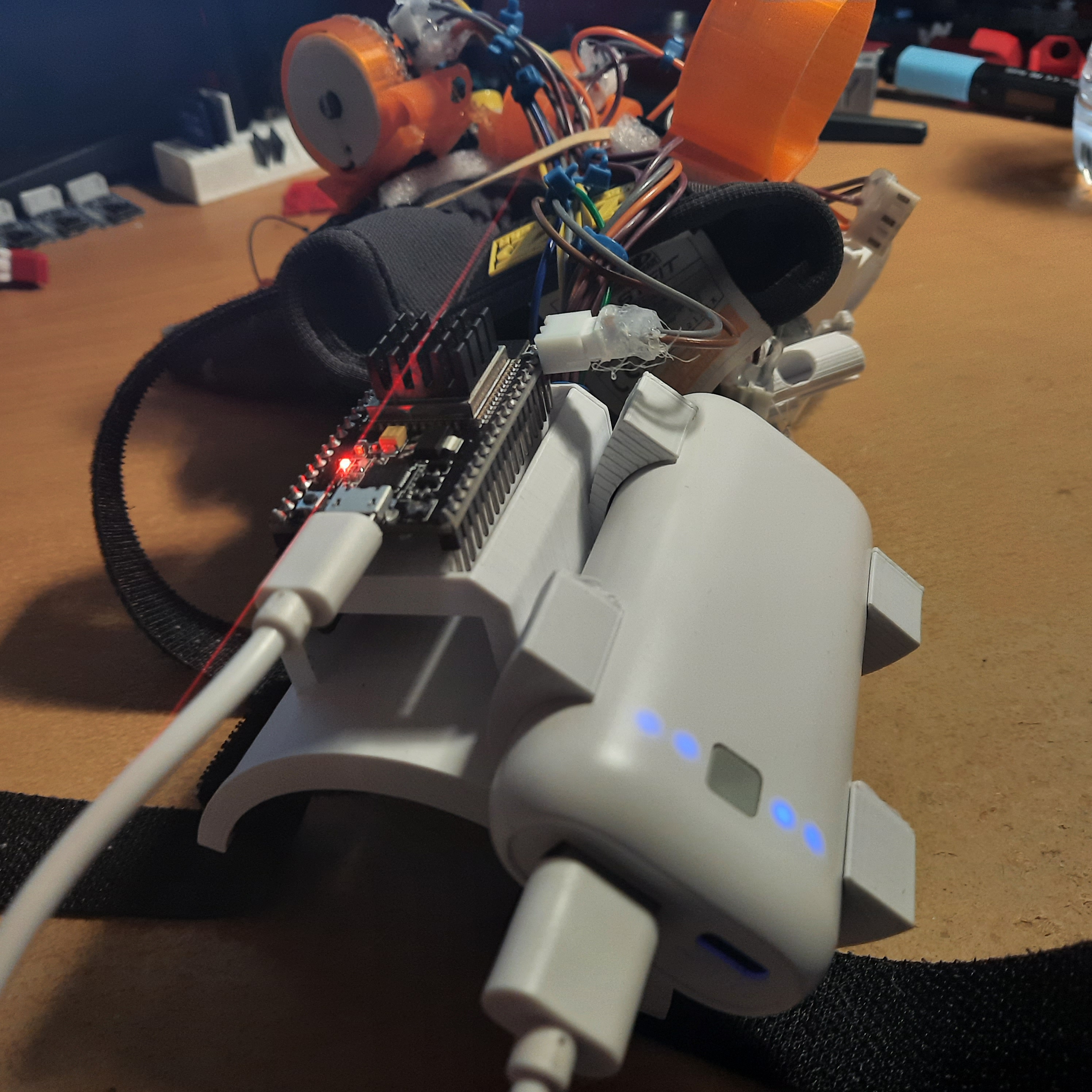 PBB8-0147 & ESP32 Arm Mount for LucidVR Gloves