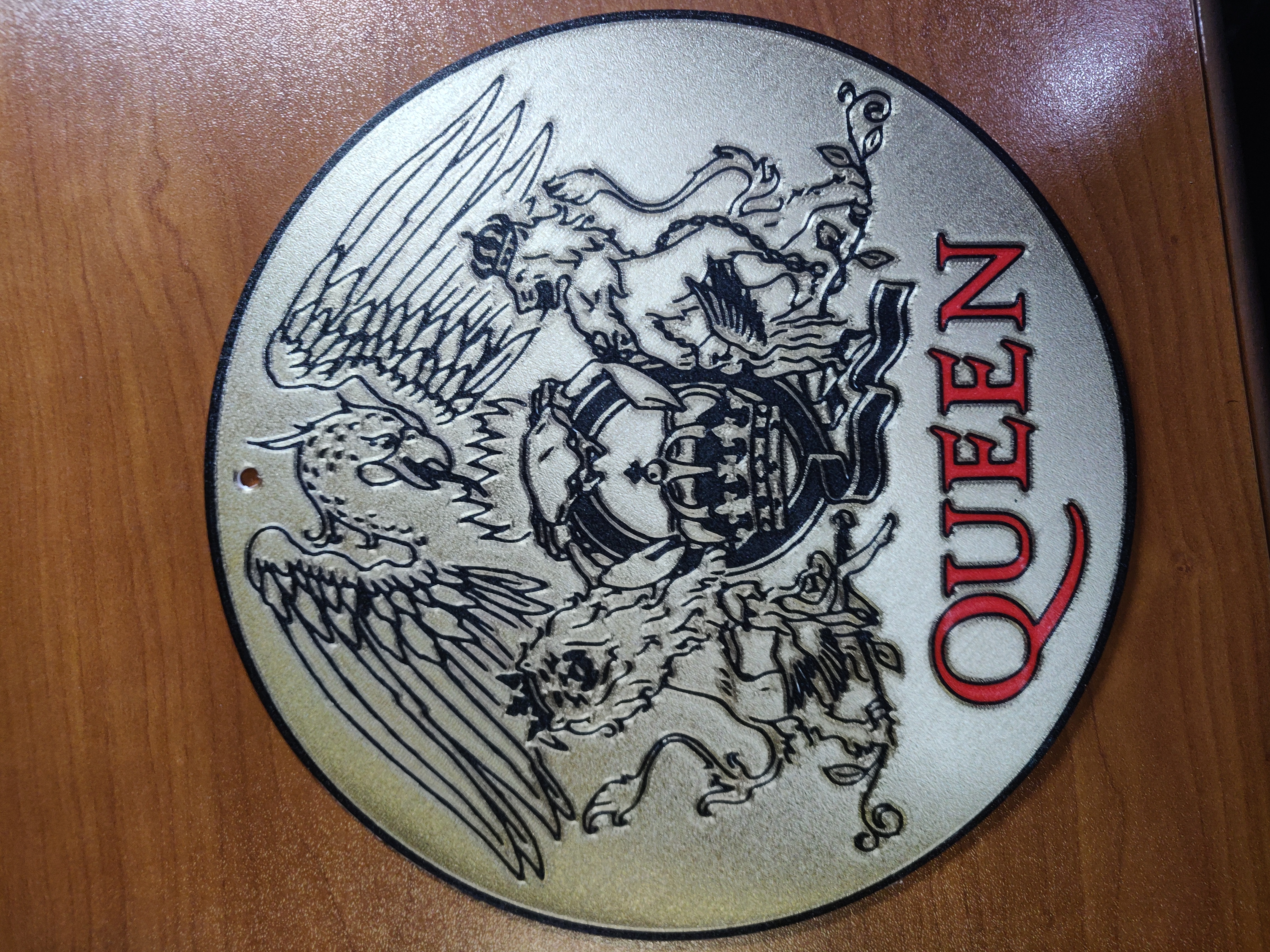 Queen wall disc