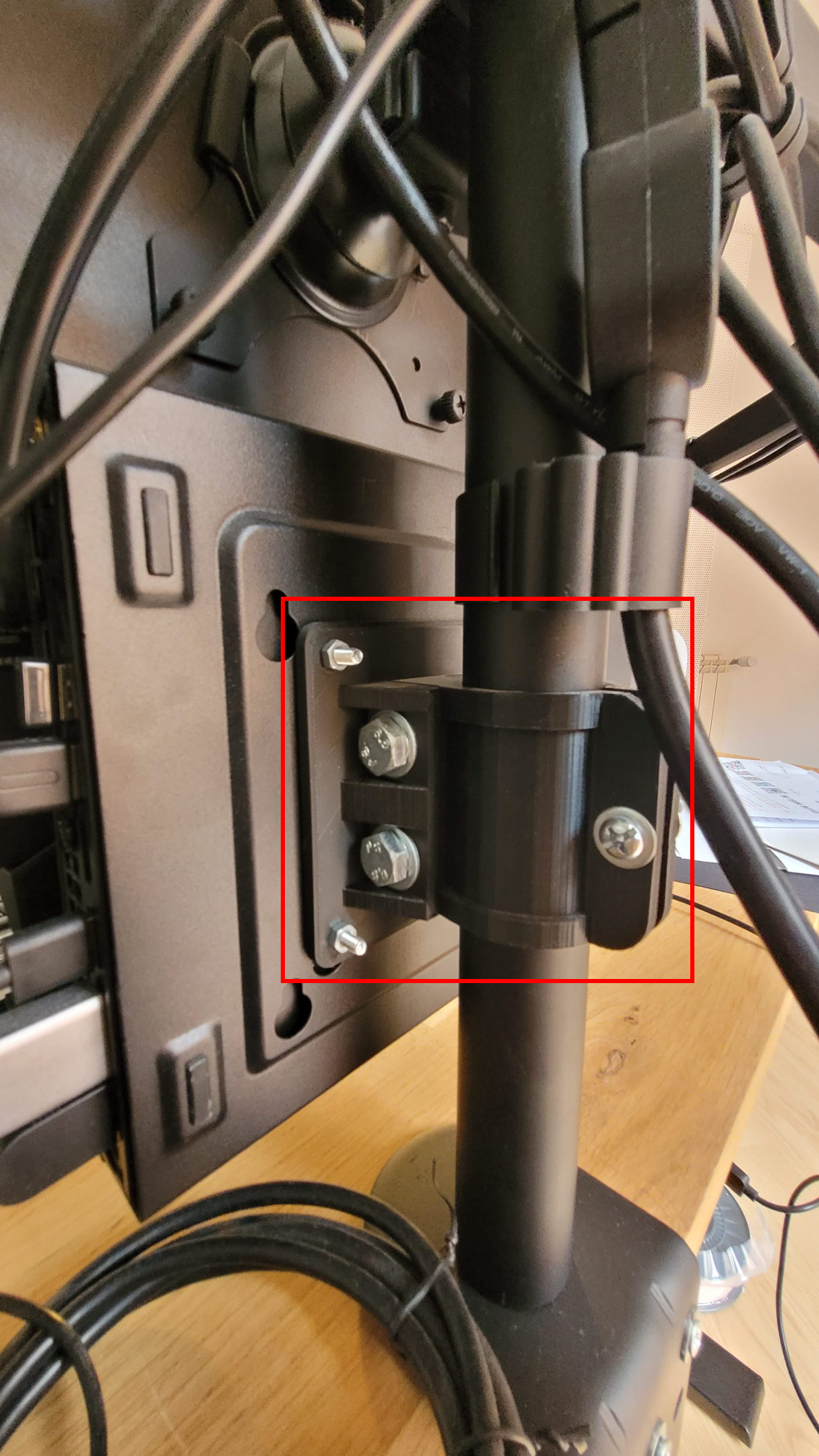 VESA 75x75 mount plate to 35mm pole