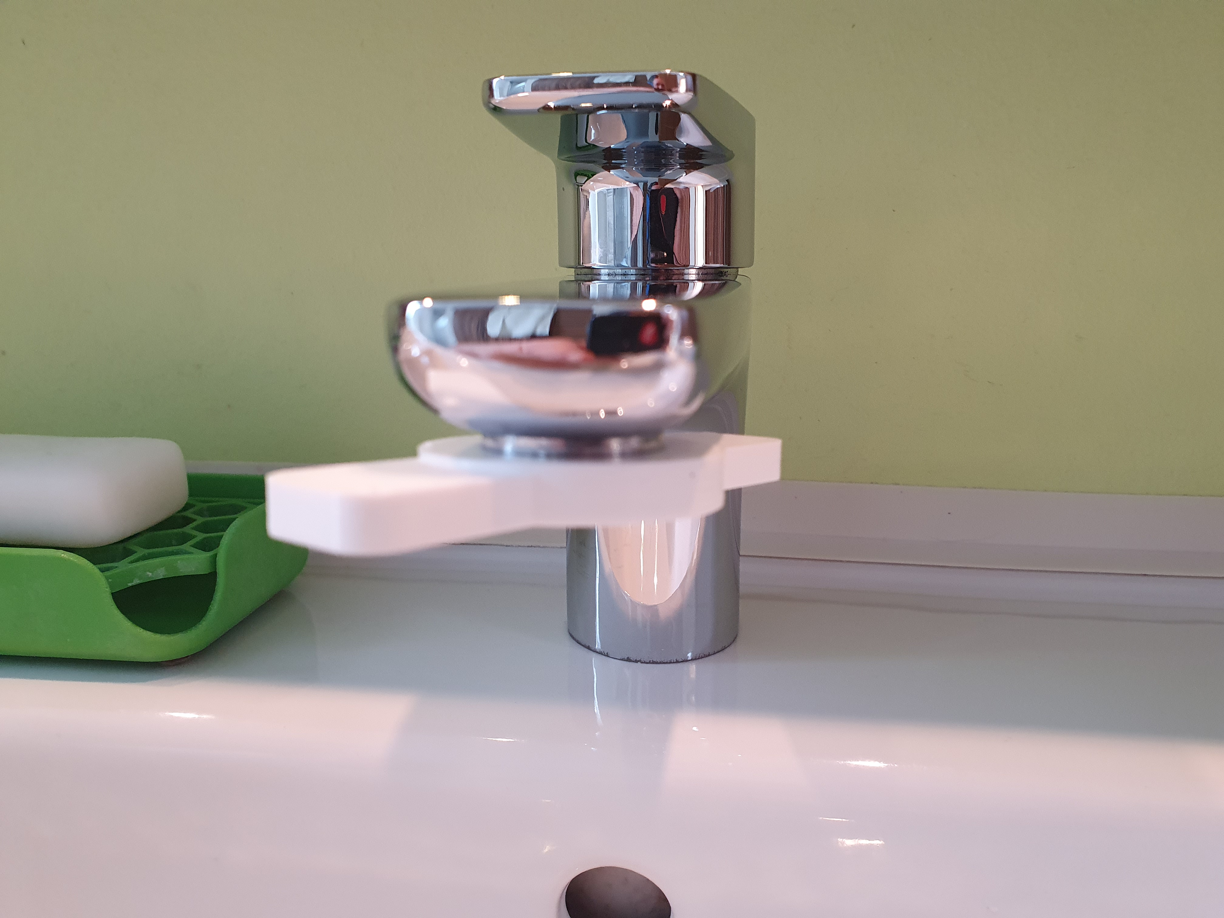 Faucet strainer mounting wrench