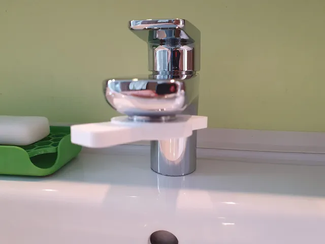 Faucet strainer mounting wrench