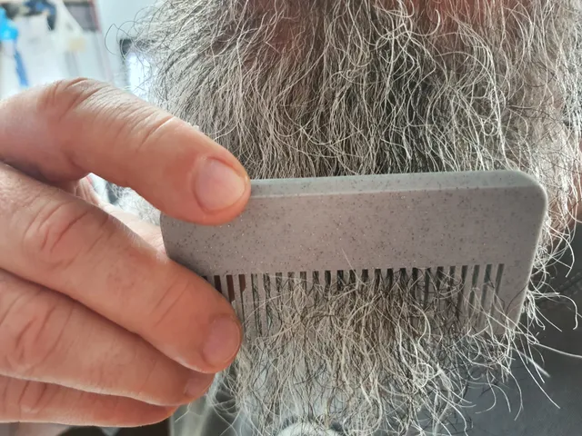 Beard comb