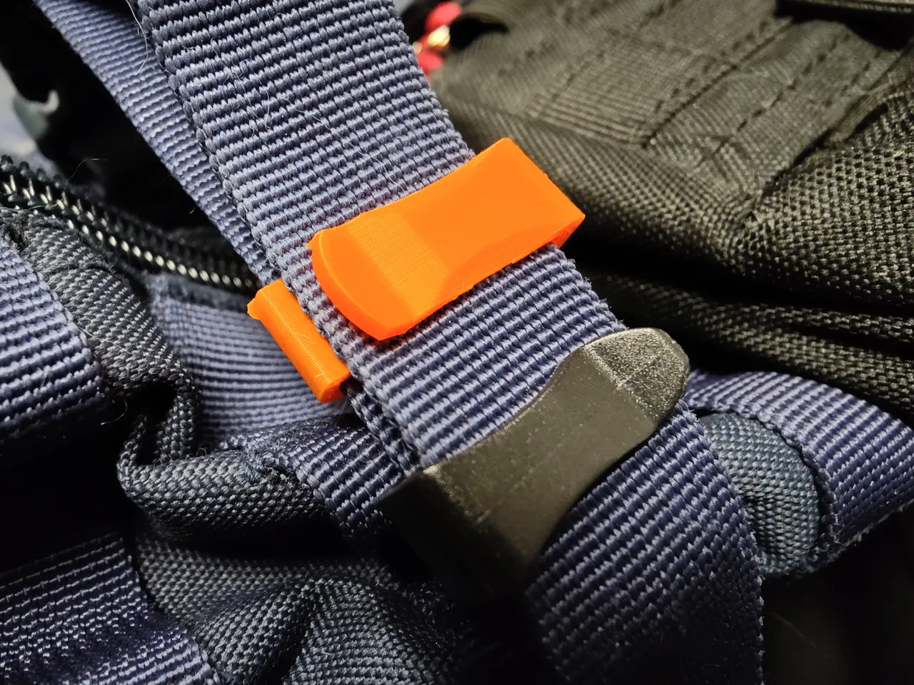 Backpack strap clips by Rene