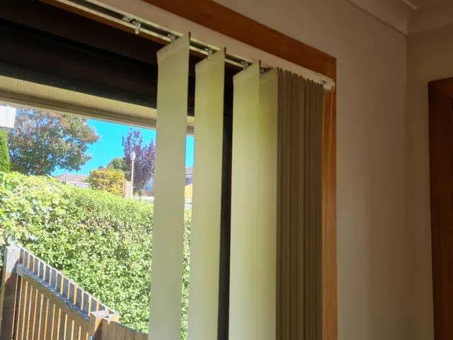 Vertical Blind Header
