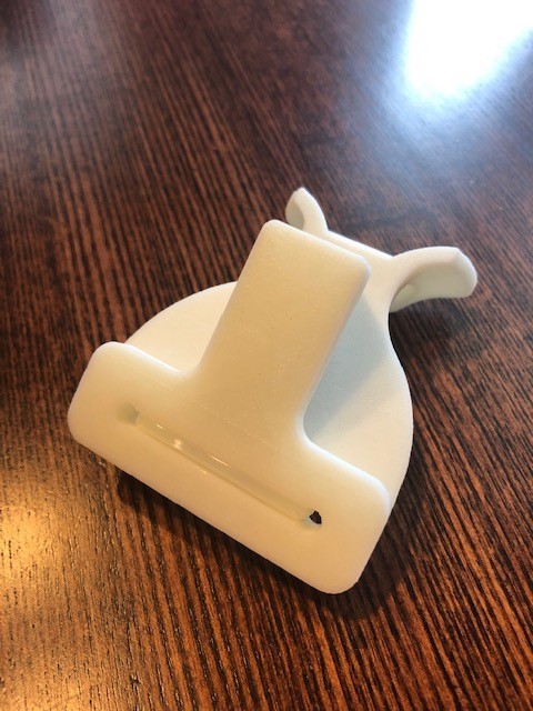 Miniatura 2 do modelo 3D PS4 Wall Mount Adapter - Command Strips