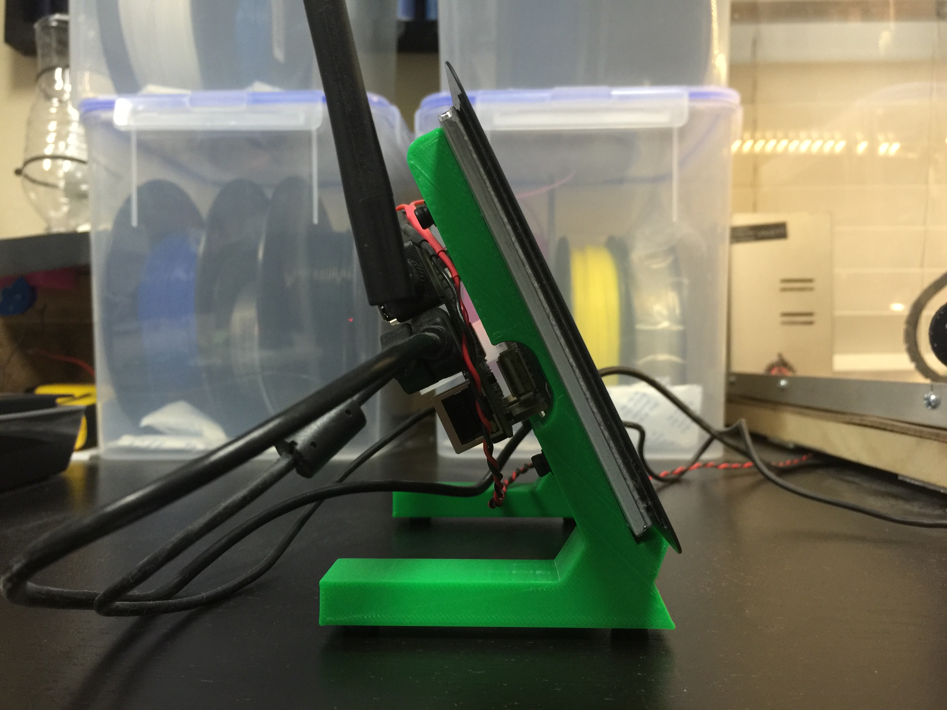 Miniatura 4 do modelo 3D Raspberry Pi Touchscreen Stand