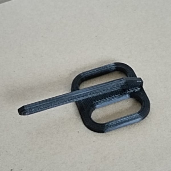 Insert-type box locking clip for cardboard flaps