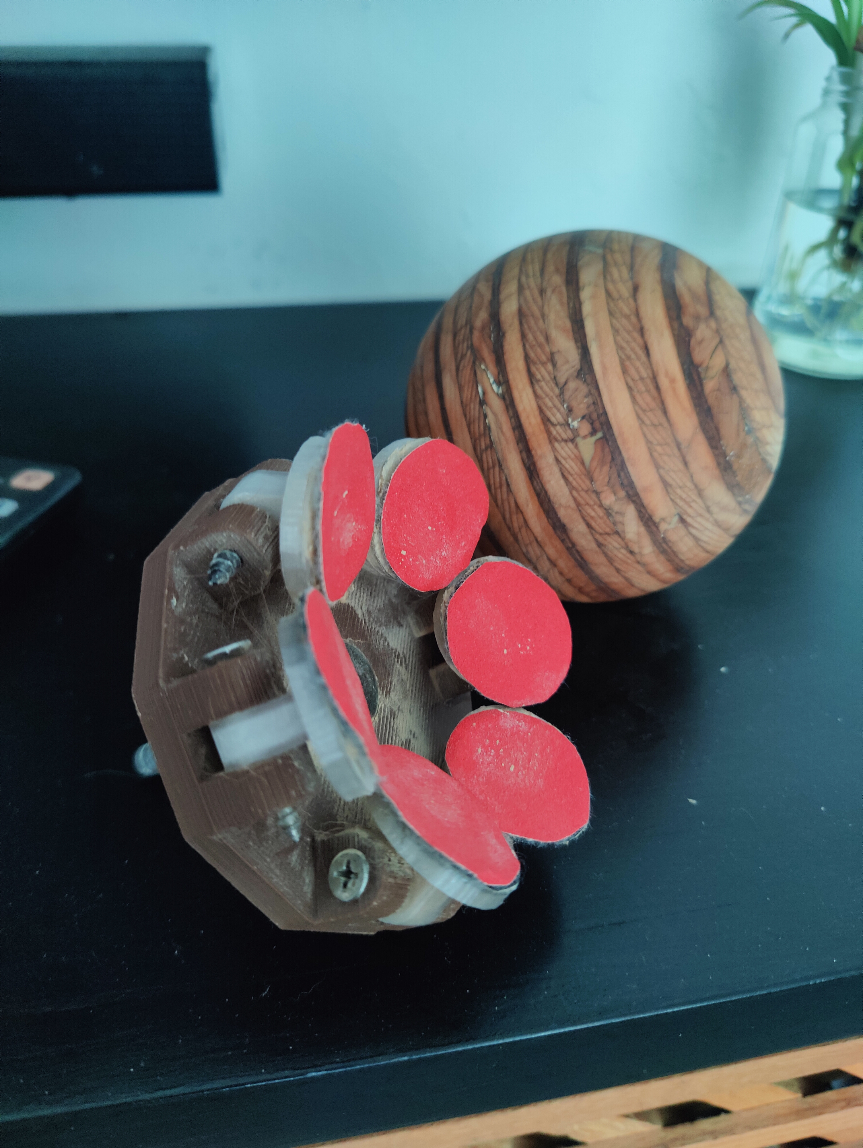Self adjusting sphere making tool