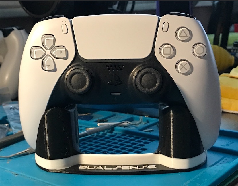 Miniatura 2 do modelo 3D PS5 DualSense Controller Stand