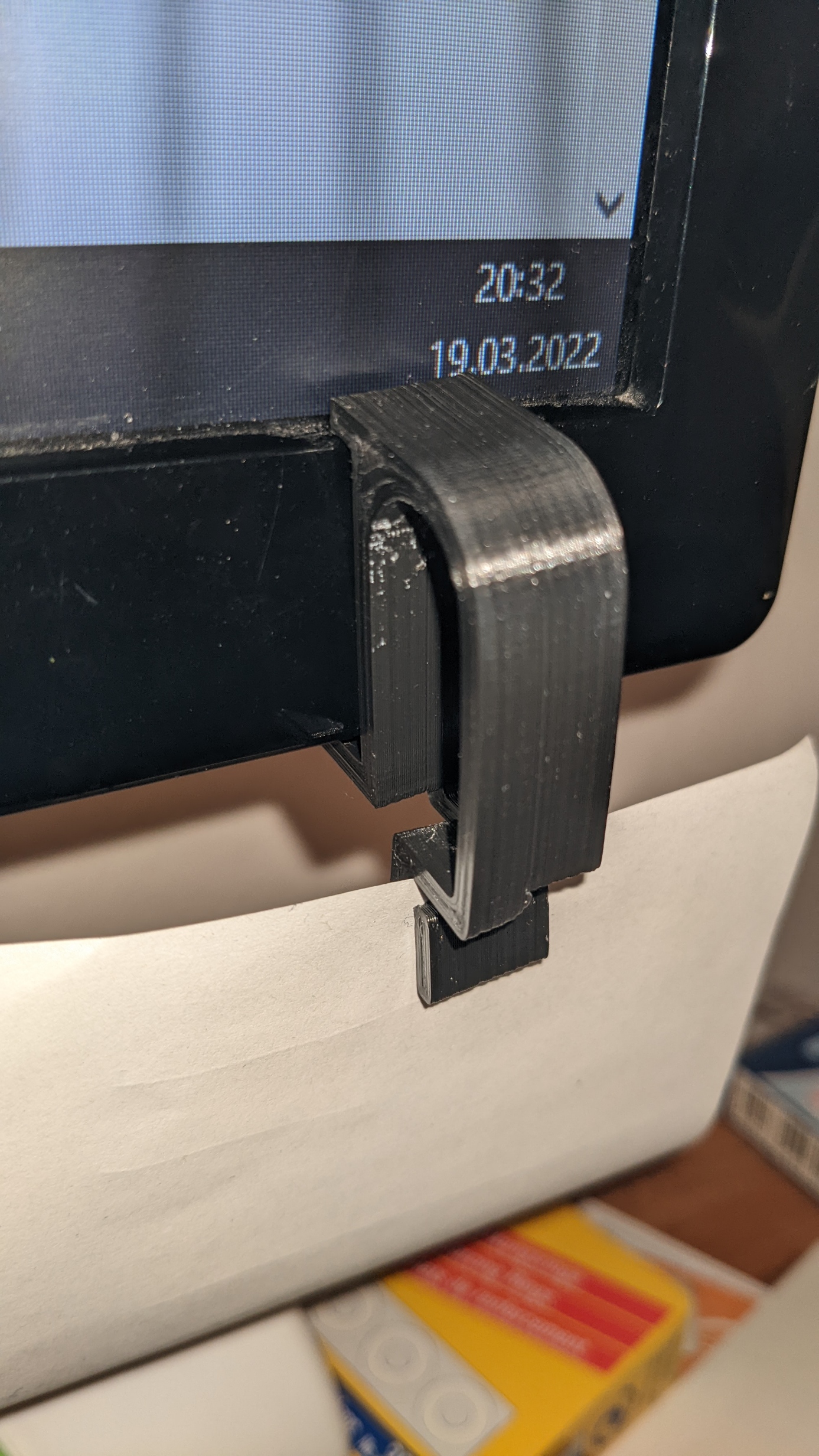 Spring Clamp Hook Remix for Screen mounting