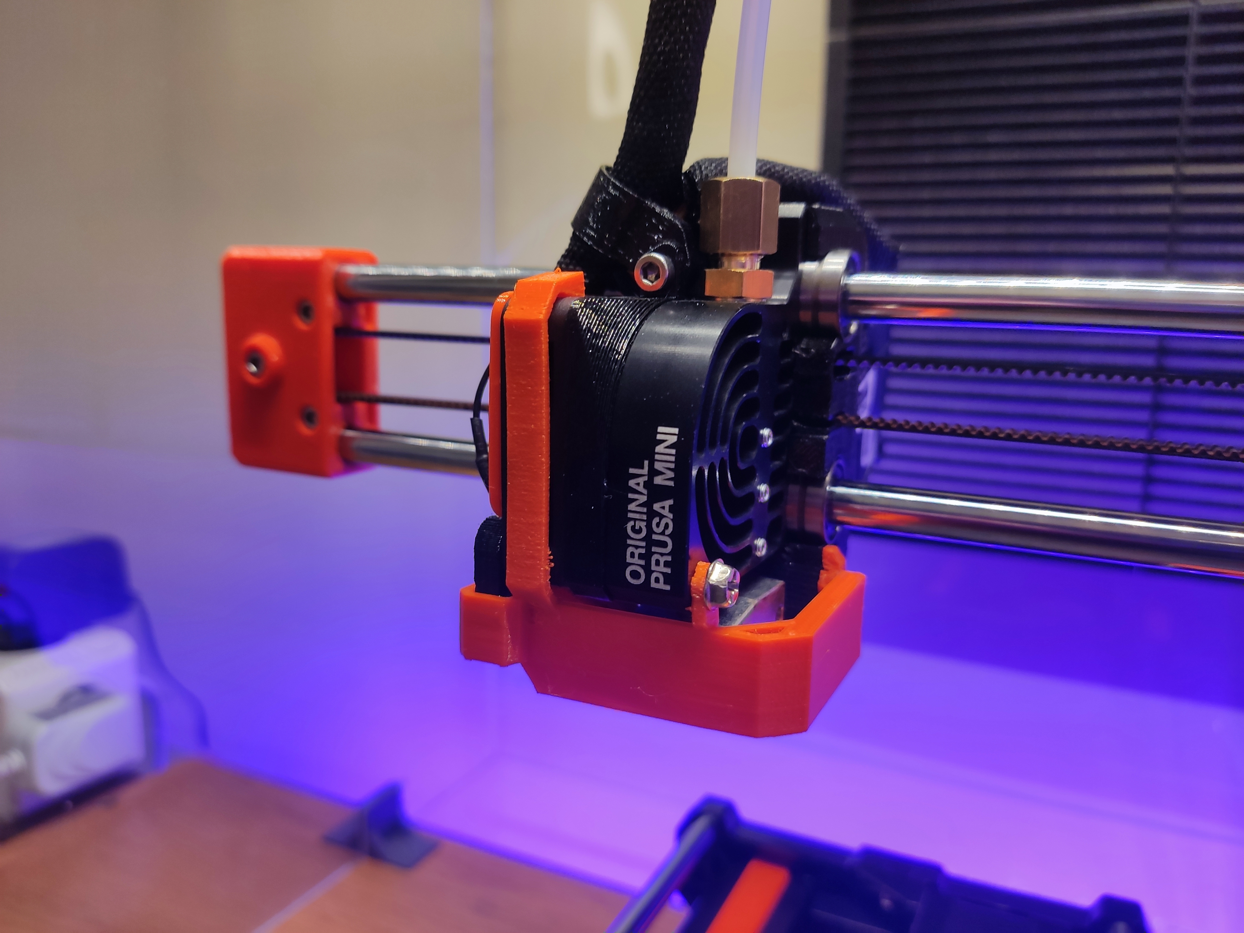 Prusa mini shield with a screw