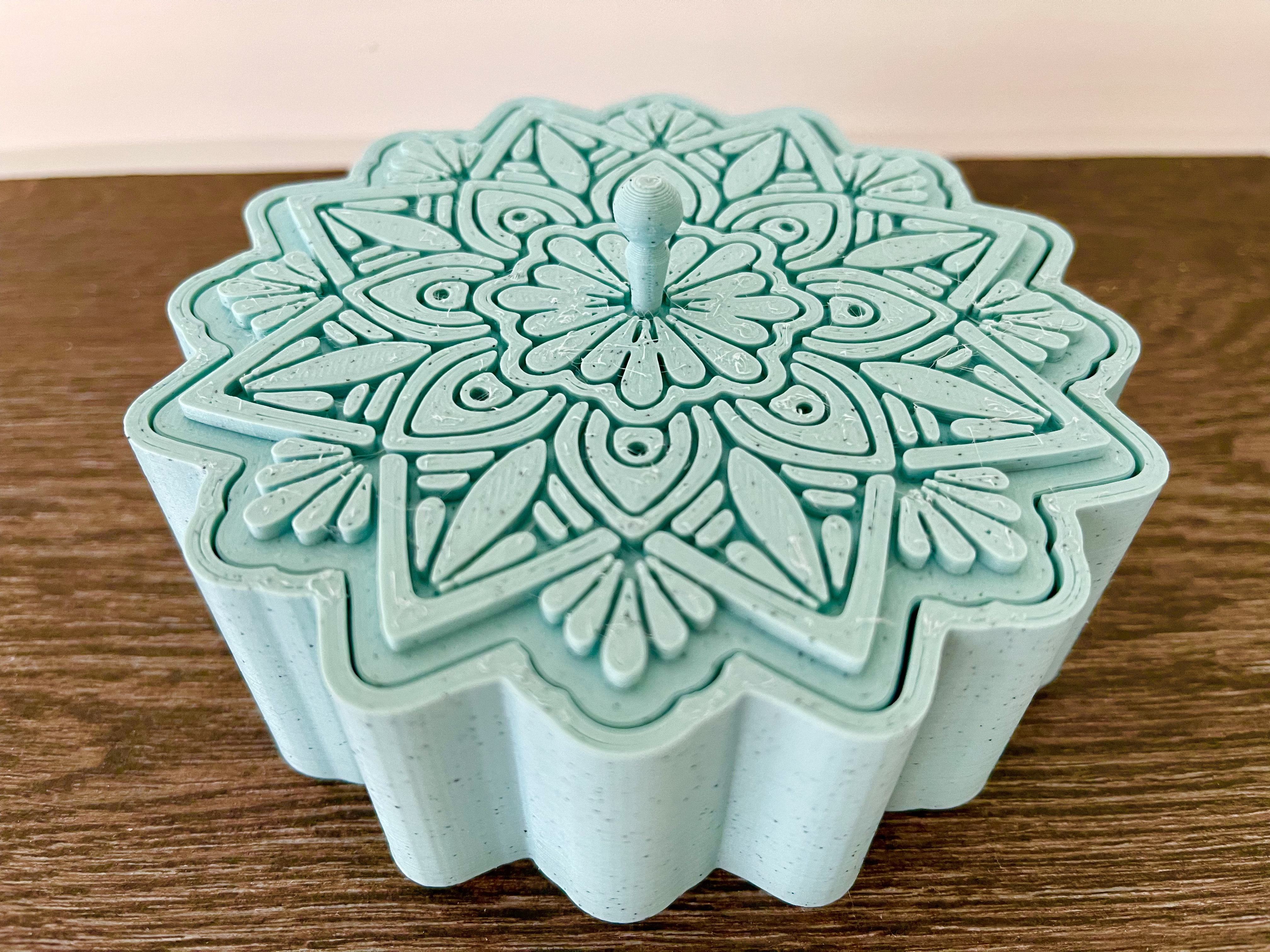 Mandala Box lid with little Knob