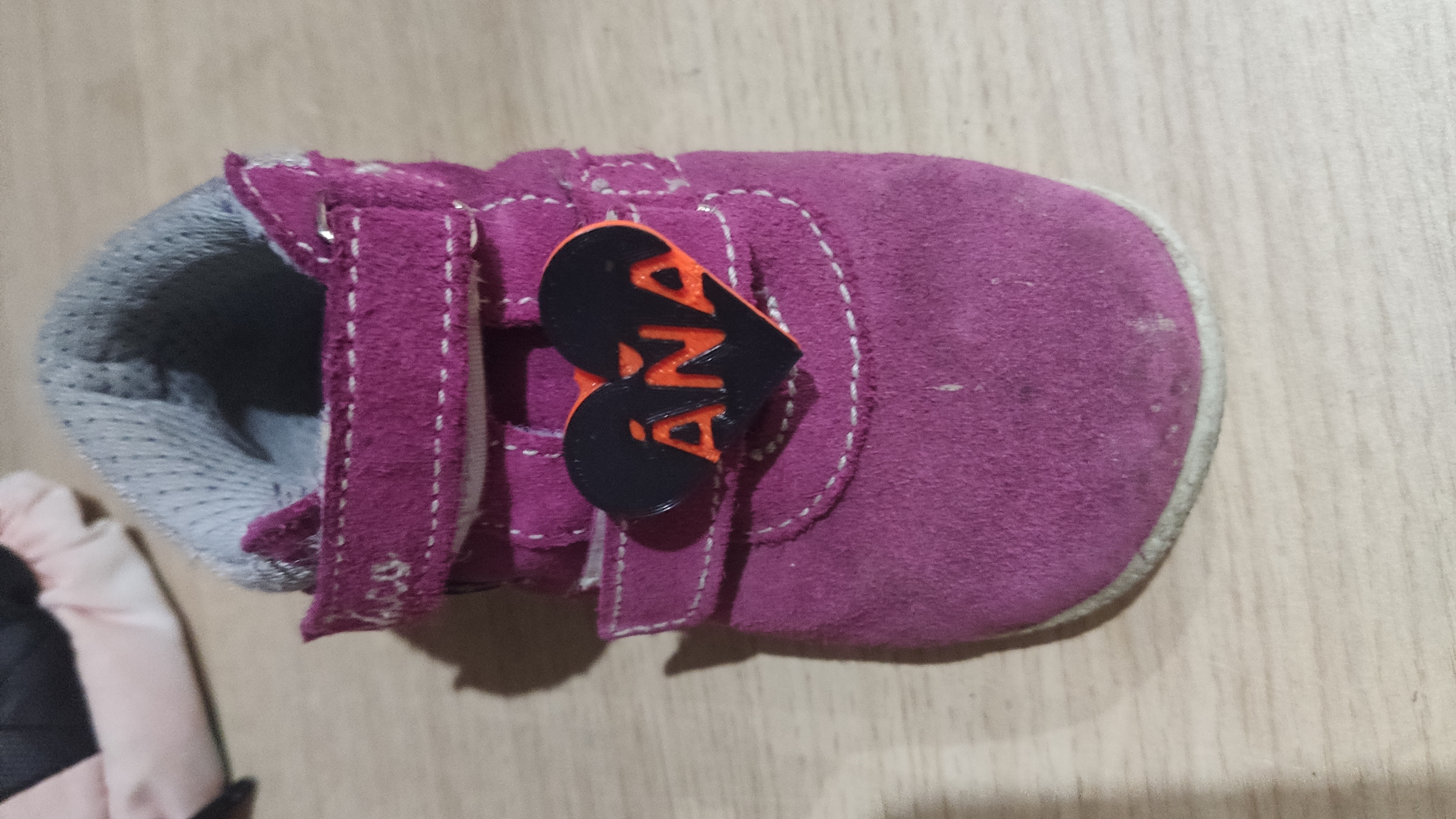 Shoe badge