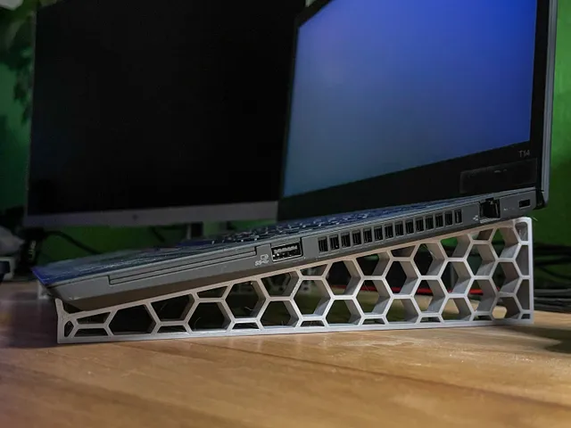 Honeycomb style notebook elevation stand