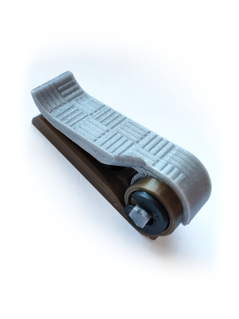 Retractable wall hook