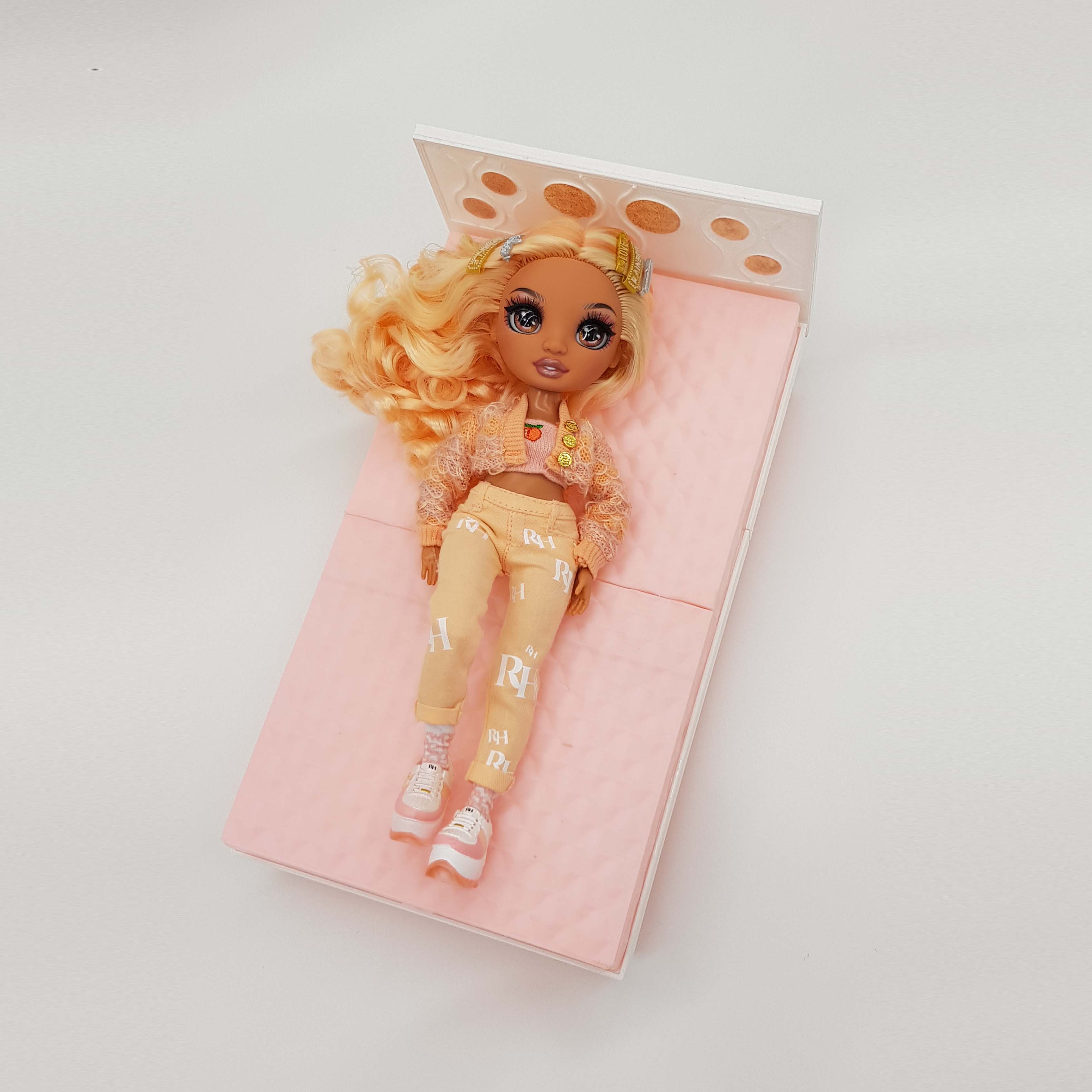 Doll Bed ,Barbie Bed ,Rainbow high doll bed, Doll Furniture. Doll House