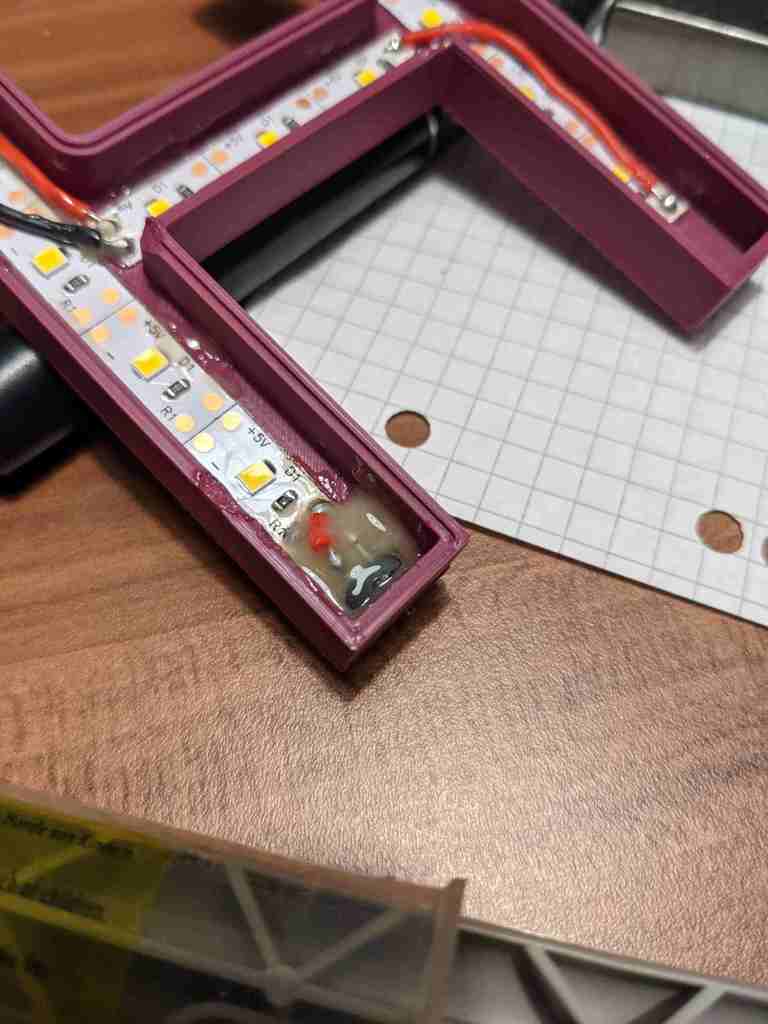 Glowing letter H — miniatura 4