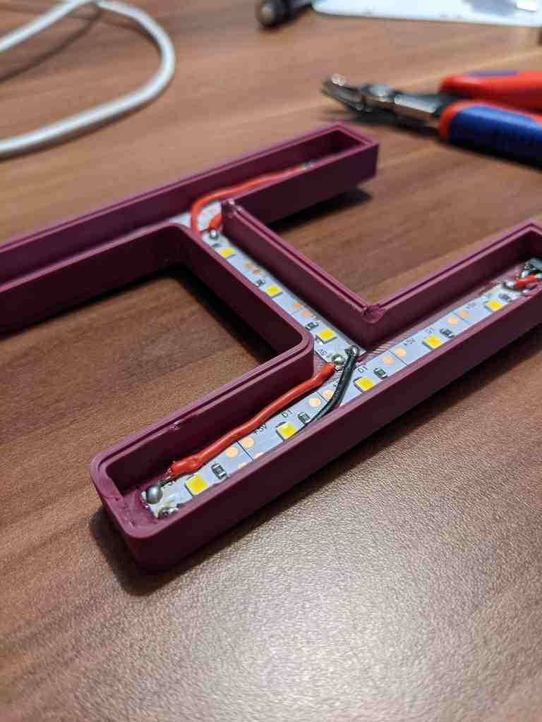 Glowing letter H — miniatura 5