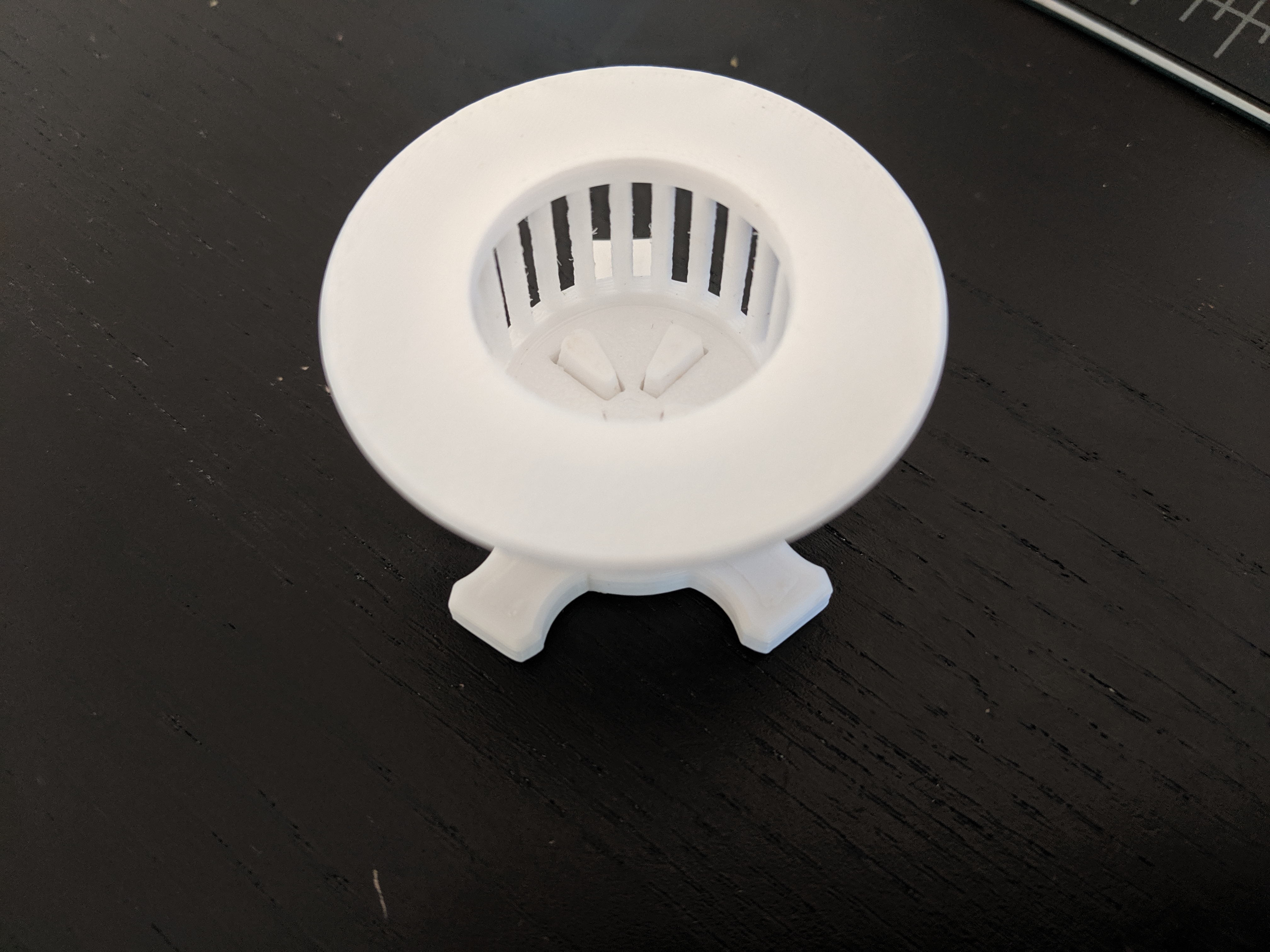 Miniatura 2 do modelo 3D Shower strainer with removable bottom
