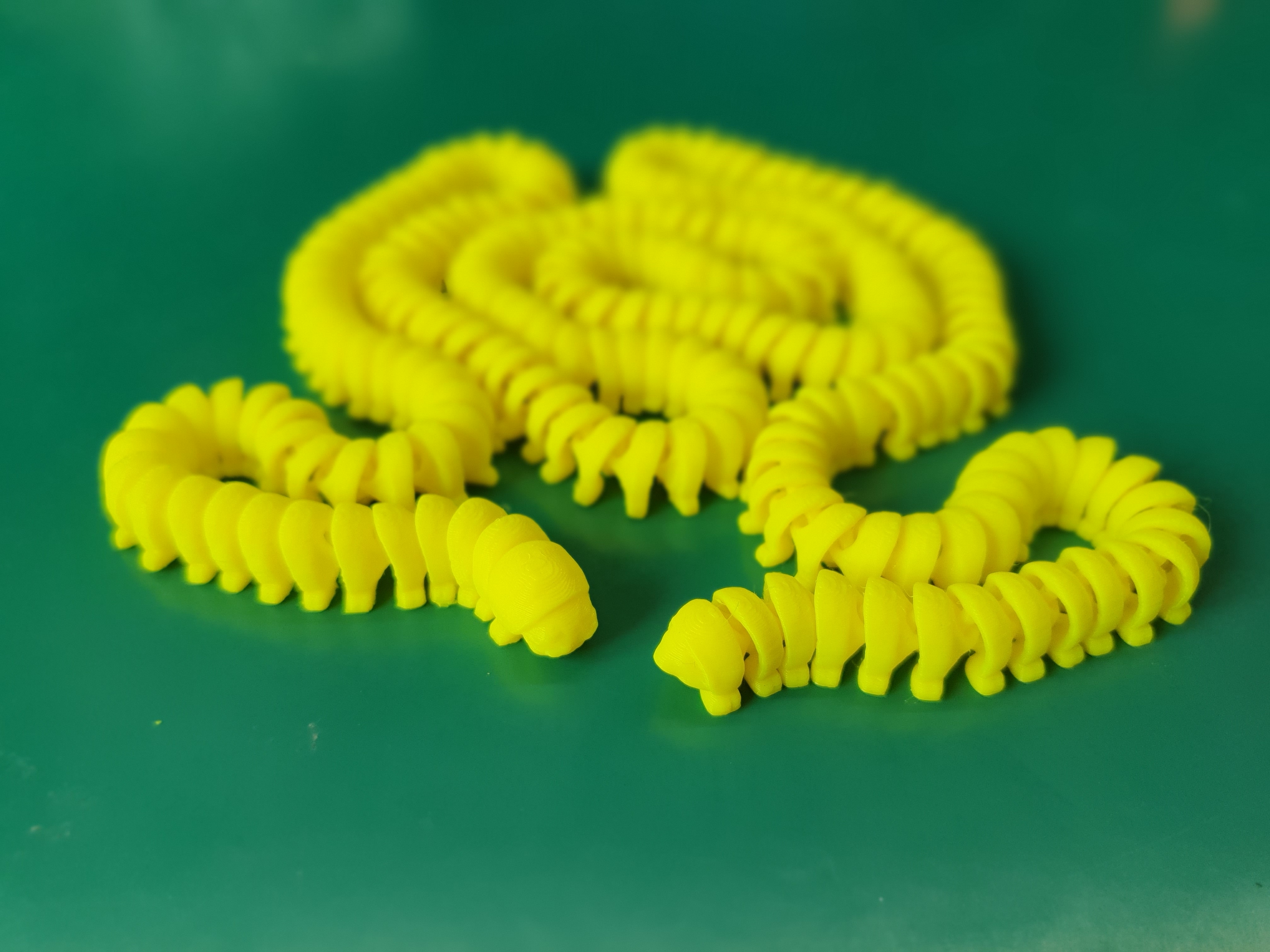 🐛MMMega Millipede: Print in place, articulated, support free, multiple lengths, optimized.