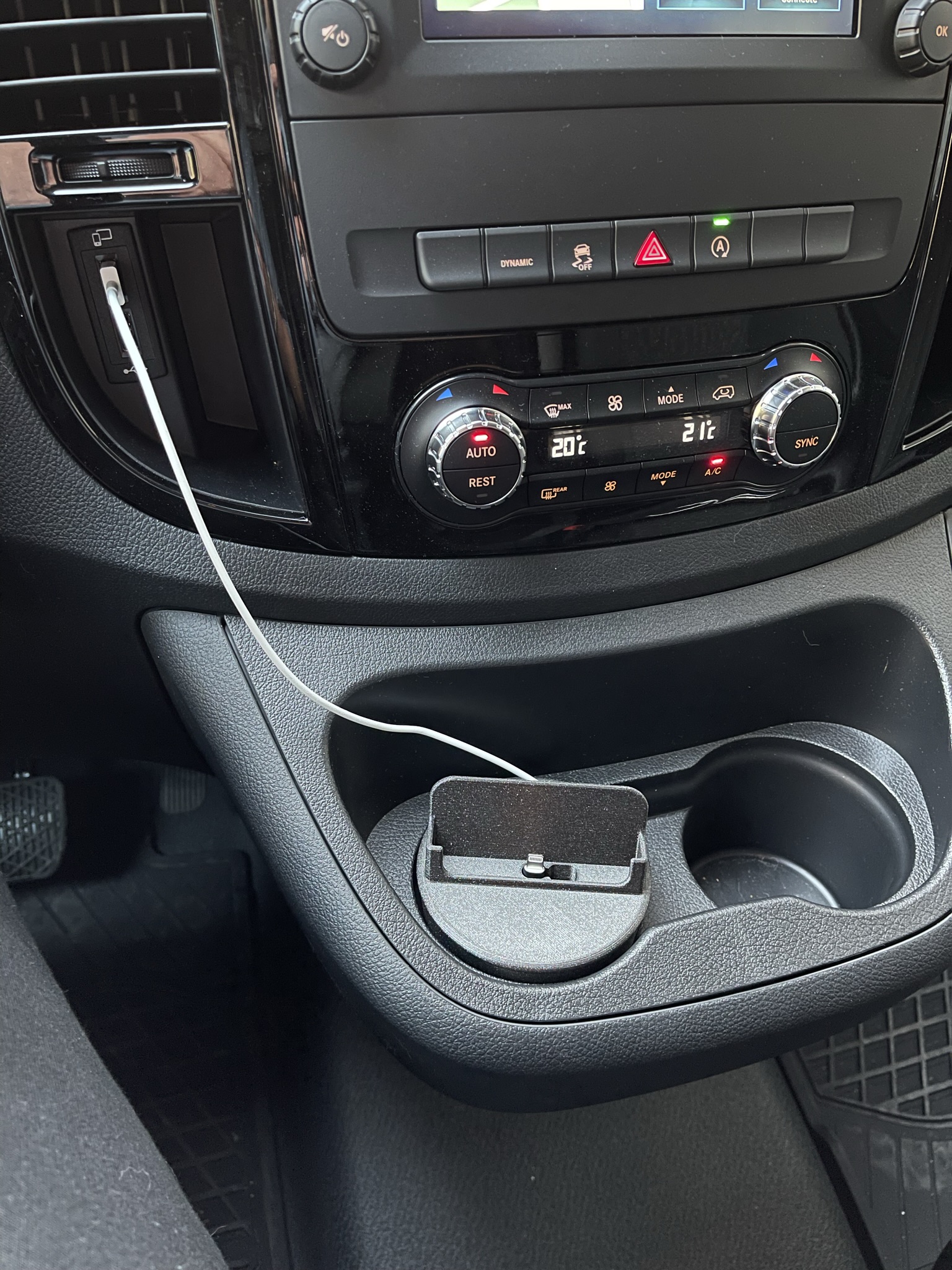 iPhone 12/13 Pro Max dock for Mercedes Vito W447 (2014-2022)