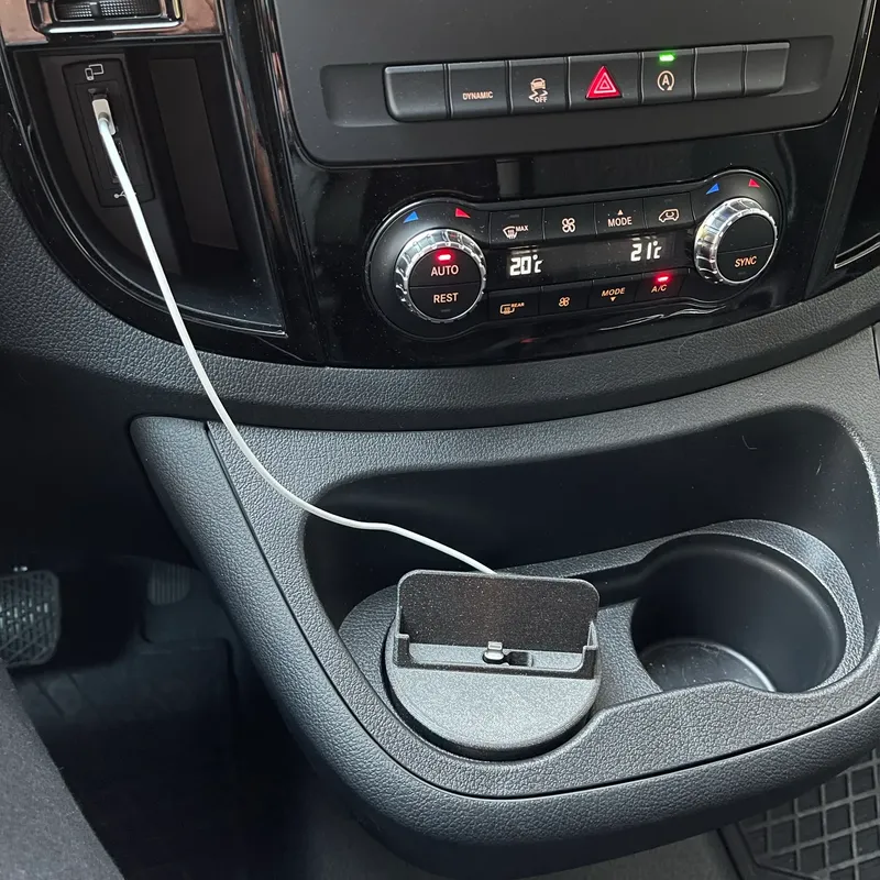 iPhone 12/13 Pro Max dock for Mercedes Vito W447 (2014-2022) by I-FEEL  solutions, Download free STL model