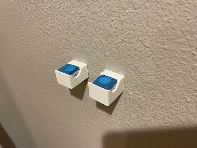 Wall mounted chalk holder