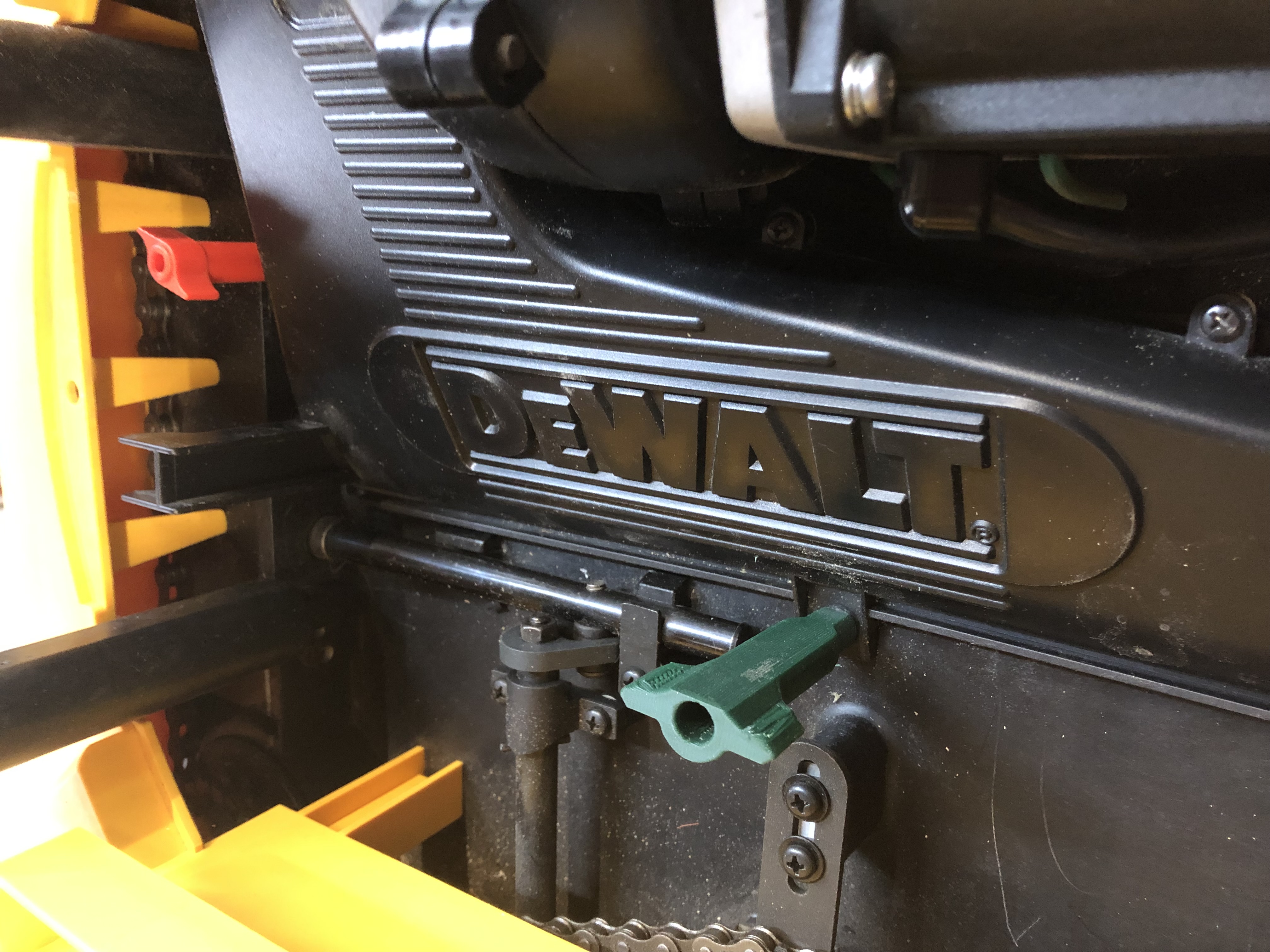 Dewalt 735 Planer "red" T-bolt