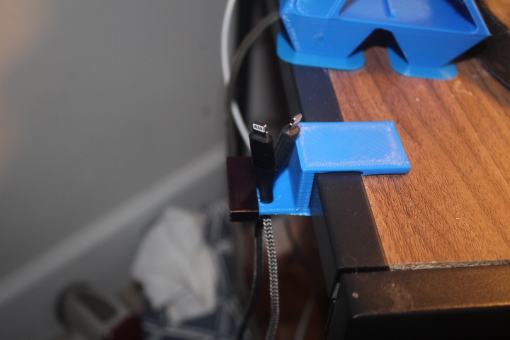 Resizeable Cable organizer for coffee table