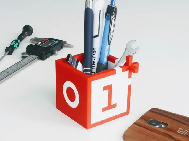 OnePlus desktop pen holder