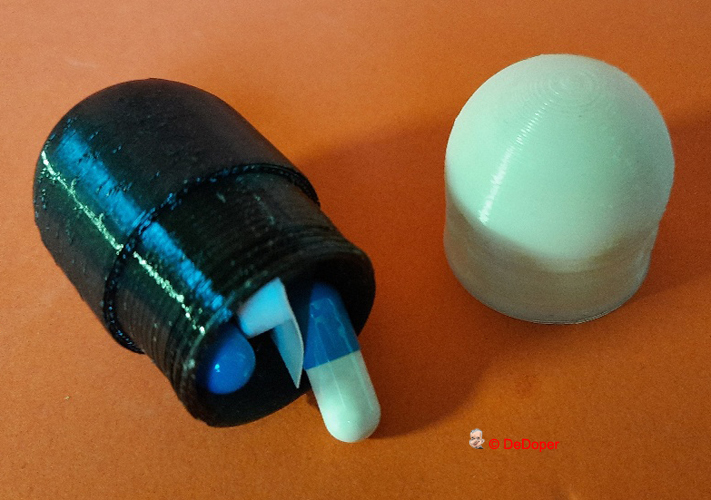 Travel pillbox
